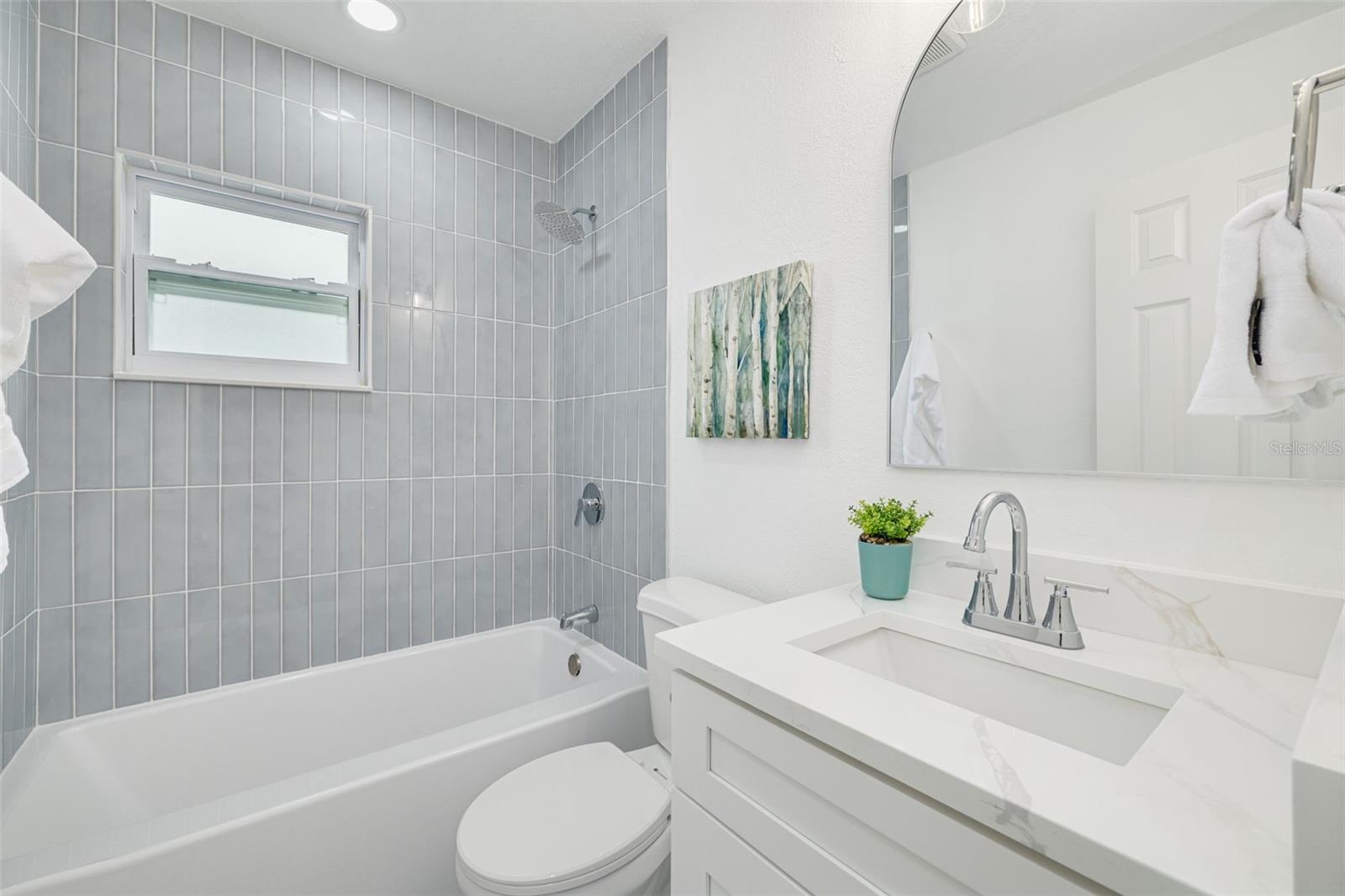 Image 23 of 29 For 880 Bay Vista Boulevard S