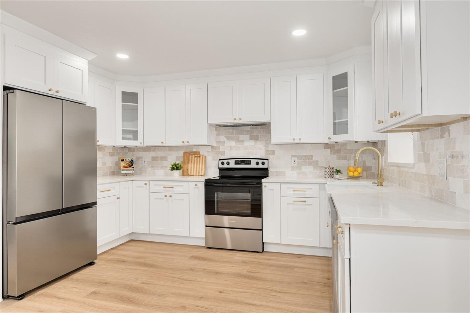 Image 9 of 29 For 880 Bay Vista Boulevard S