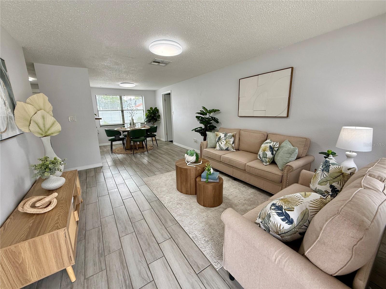 Listing photo id 0 for 1216 Grantwood Avenue