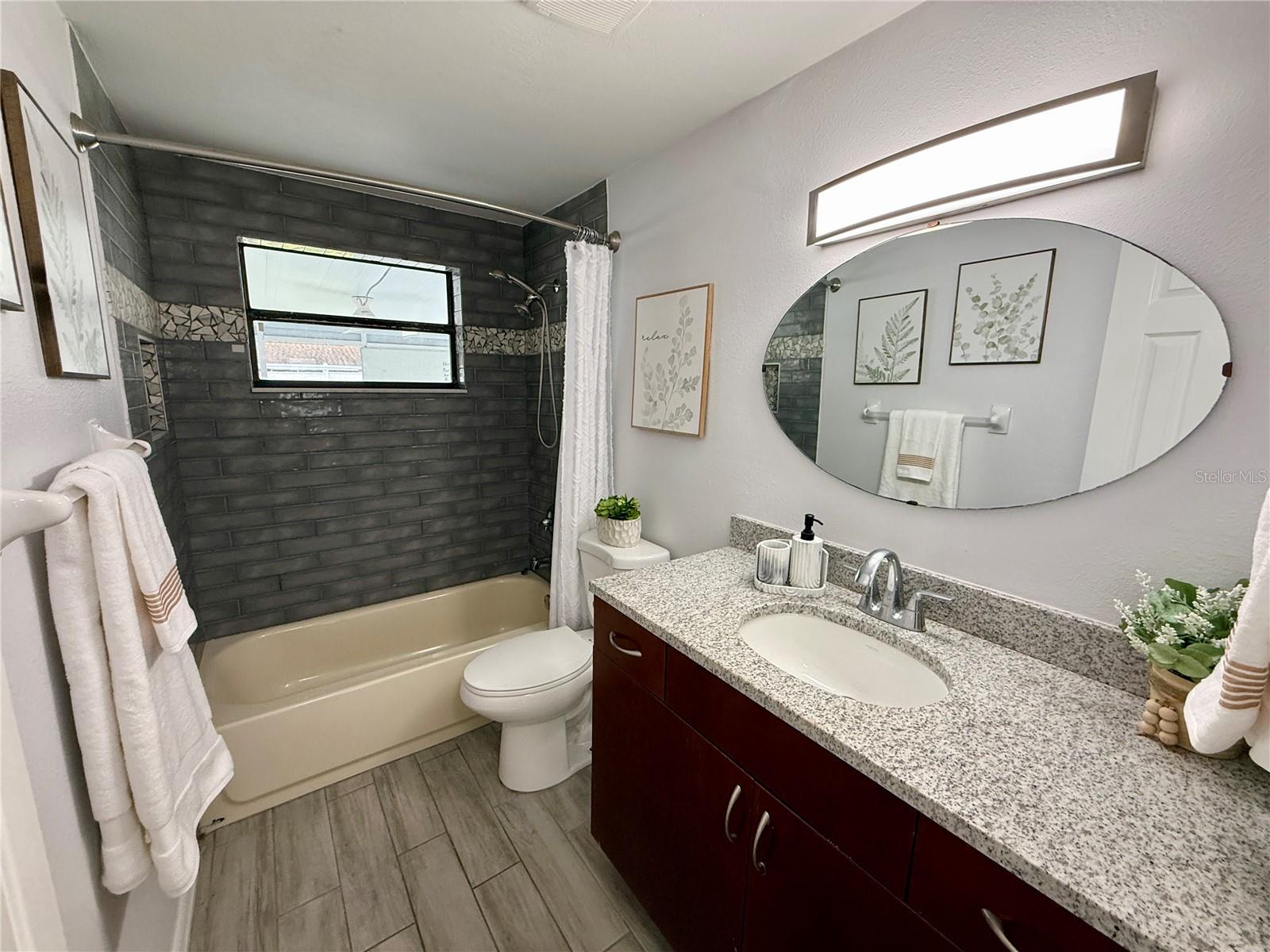 Listing photo id 3 for 1216 Grantwood Avenue