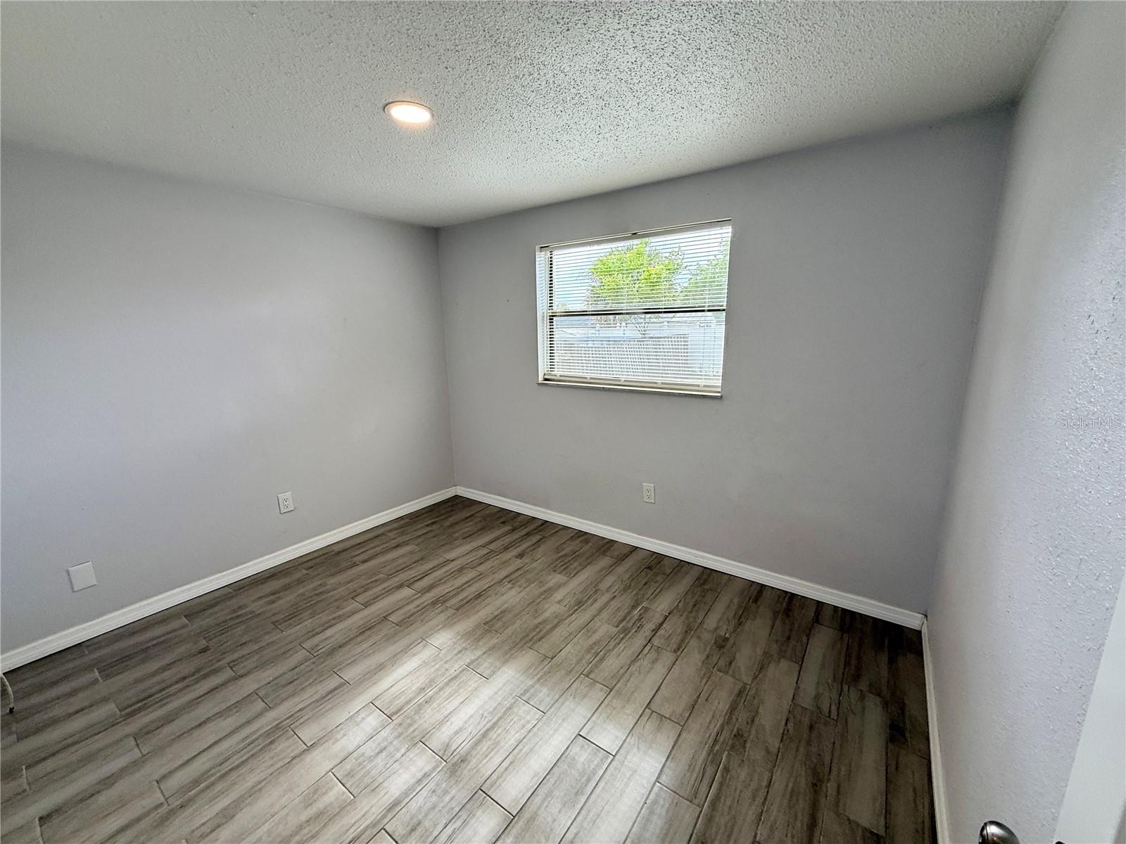 Listing photo id 5 for 1216 Grantwood Avenue