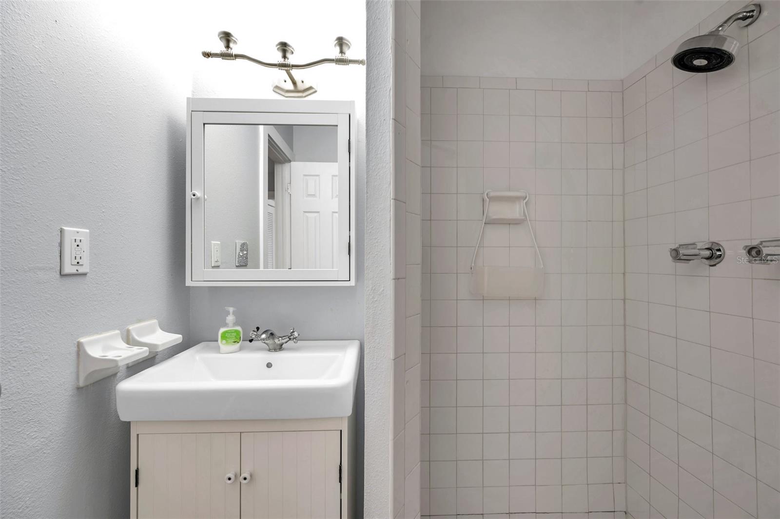 Image 35 of 59 For 5260 Coquina Key Drive Se C