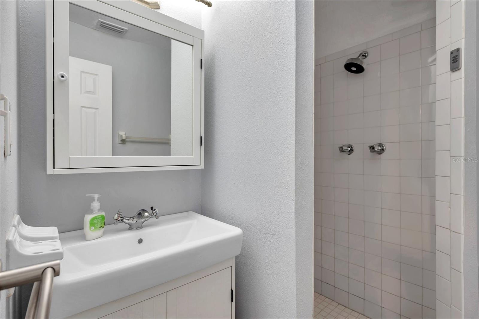 Image 36 of 59 For 5260 Coquina Key Drive Se C