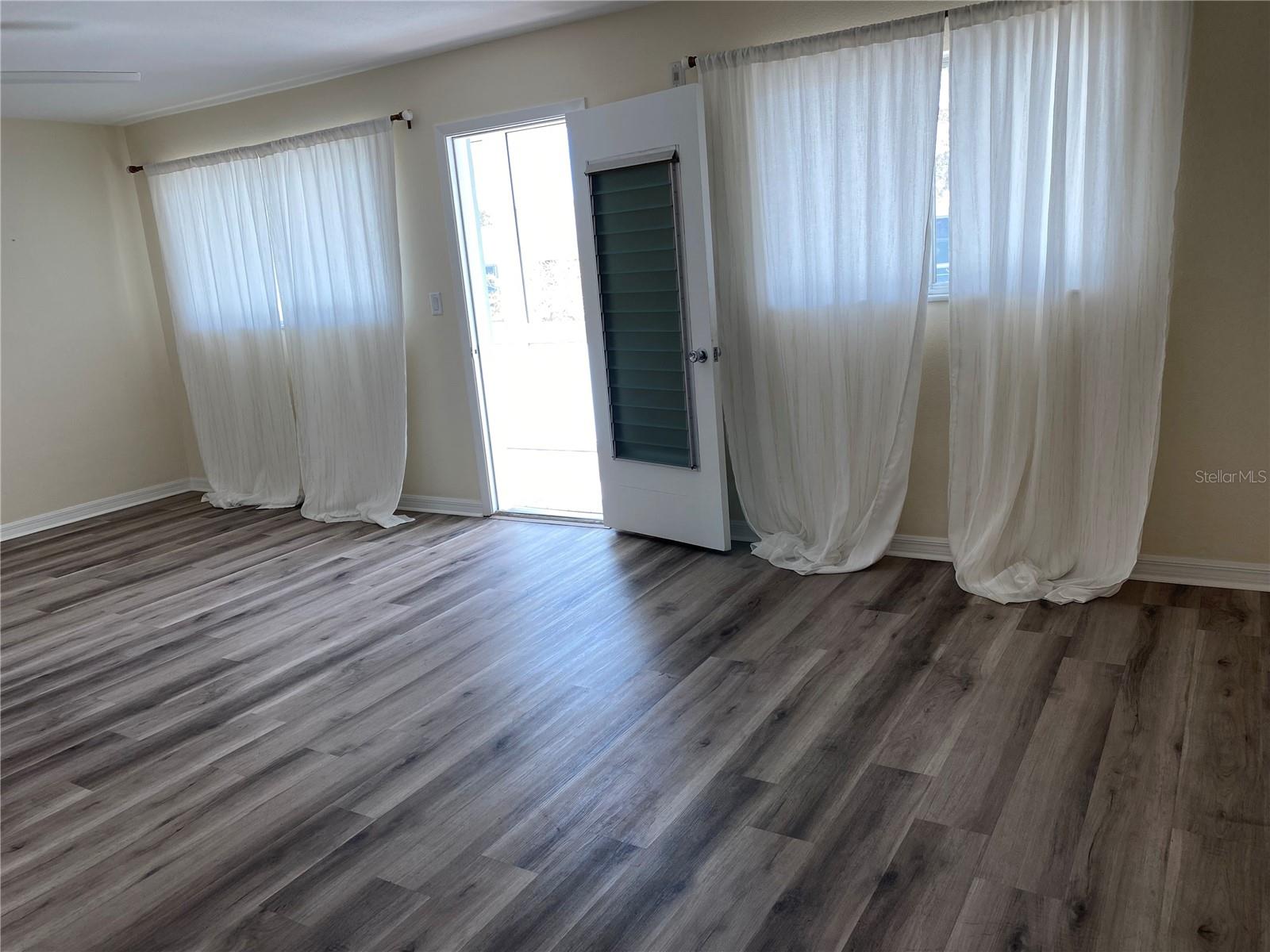 Listing photo id 14 for 11100 86th Avenue 307