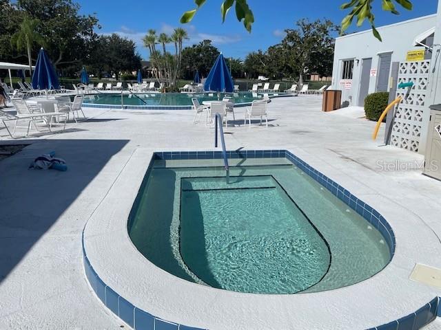 Listing photo id 21 for 11100 86th Avenue 307