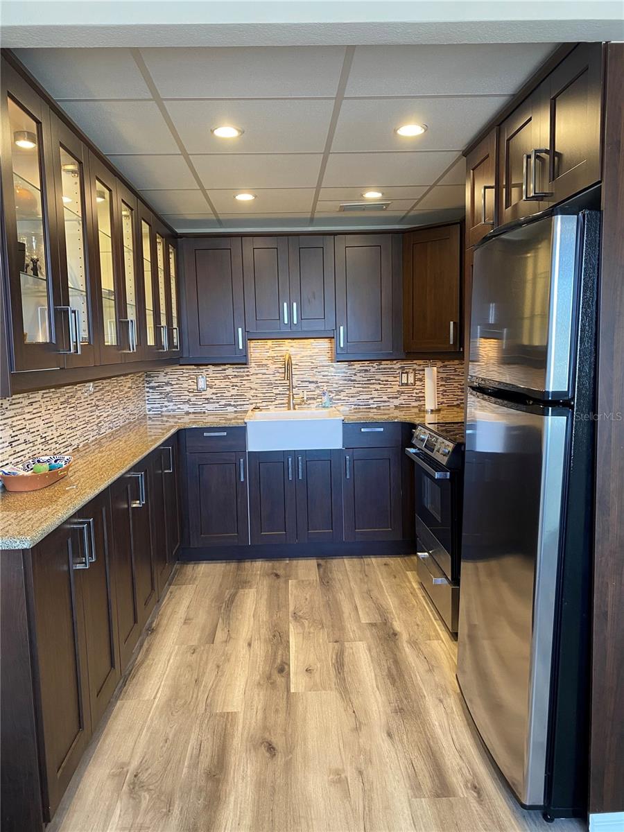 Listing photo id 5 for 11100 86th Avenue 307