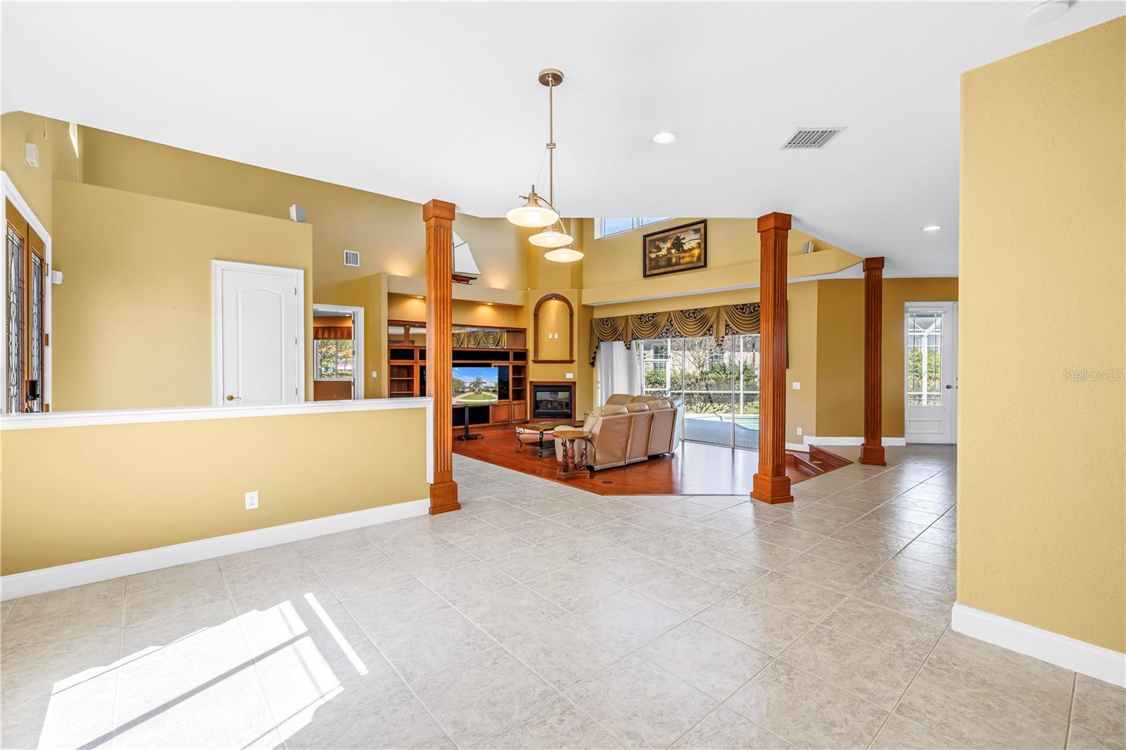 Listing photo id 11 for 14365 Eagle Pointe Drive