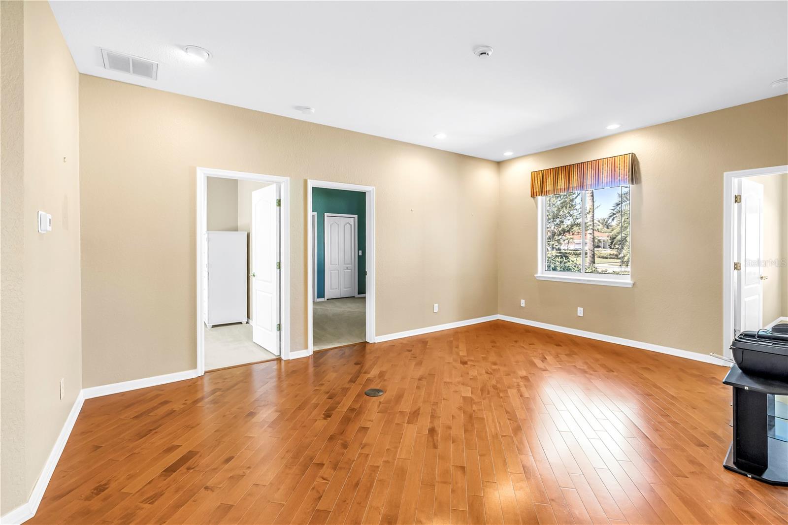 Listing photo id 14 for 14365 Eagle Pointe Drive