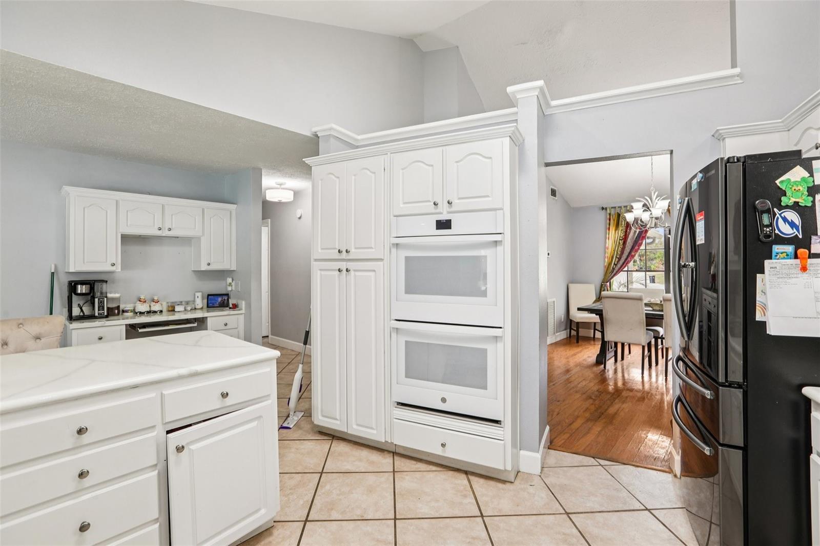 Listing photo id 8 for 4504 Deer Park Place