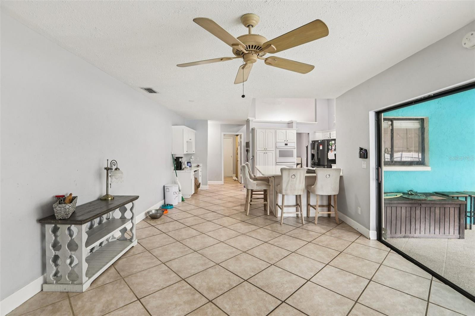 Listing photo id 11 for 4504 Deer Park Place