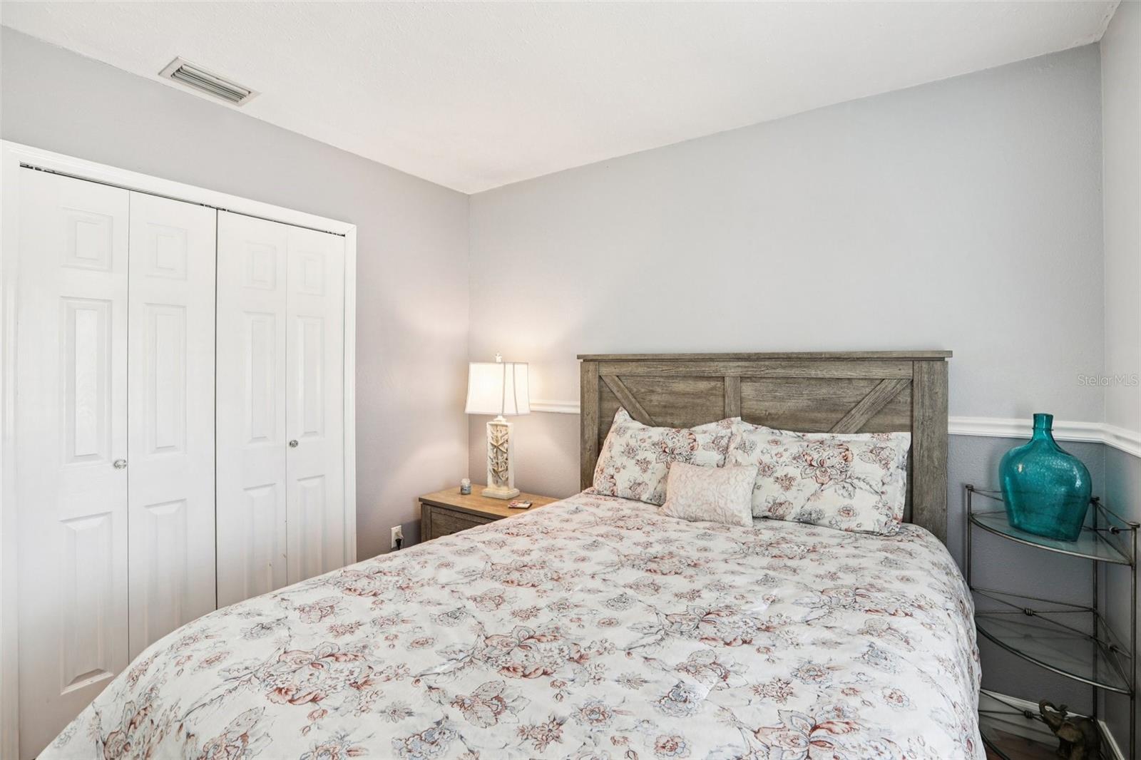 Listing photo id 17 for 4504 Deer Park Place