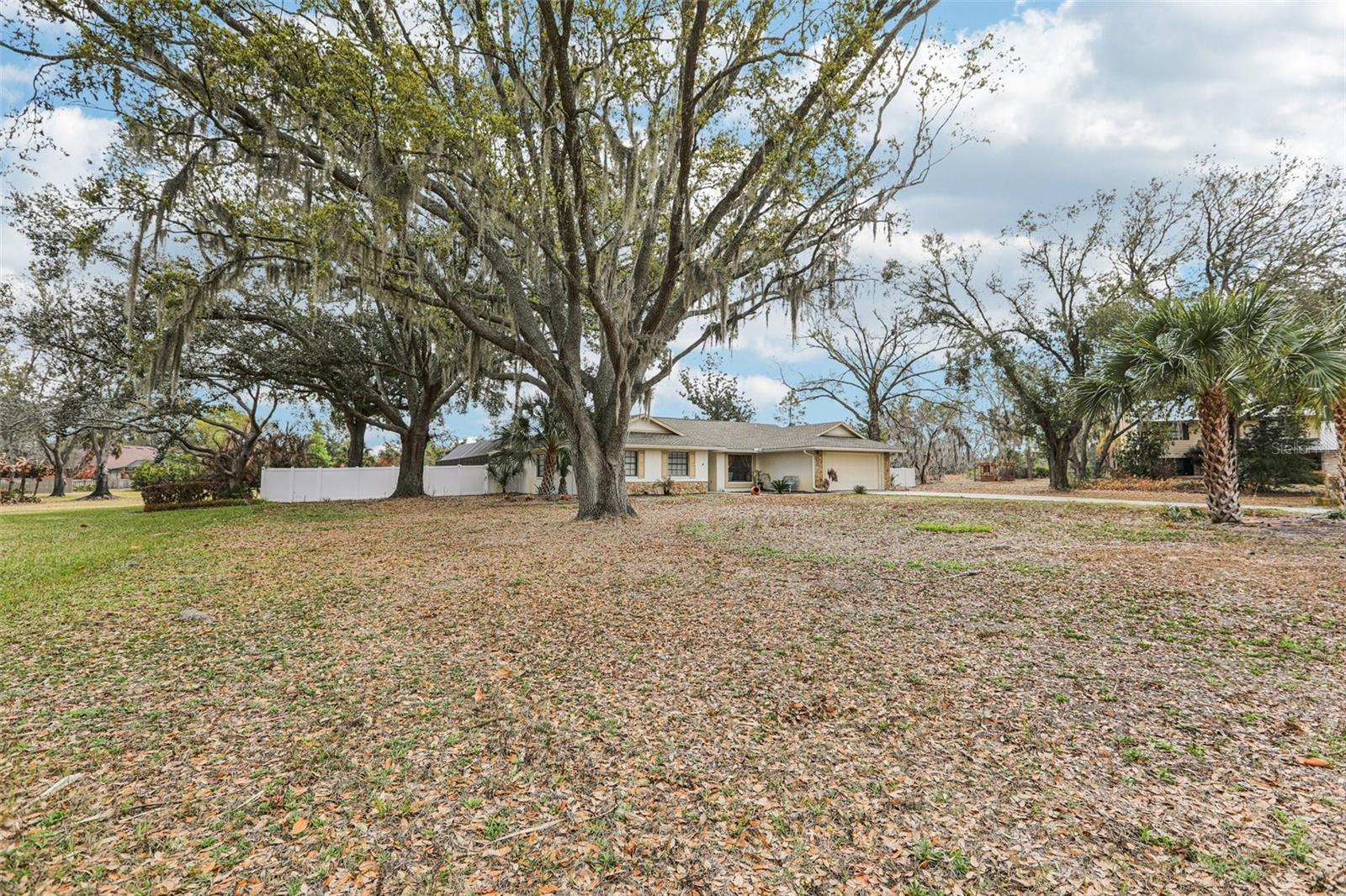 Listing photo id 0 for 4504 Deer Park Place