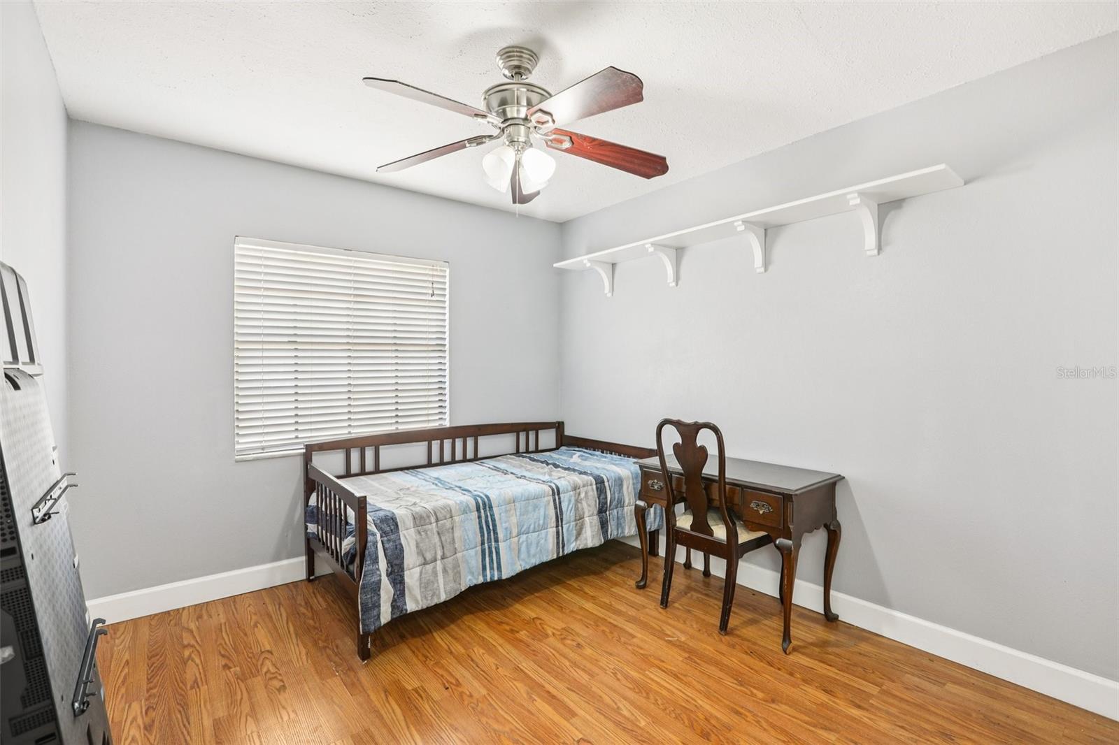 Listing photo id 18 for 4504 Deer Park Place