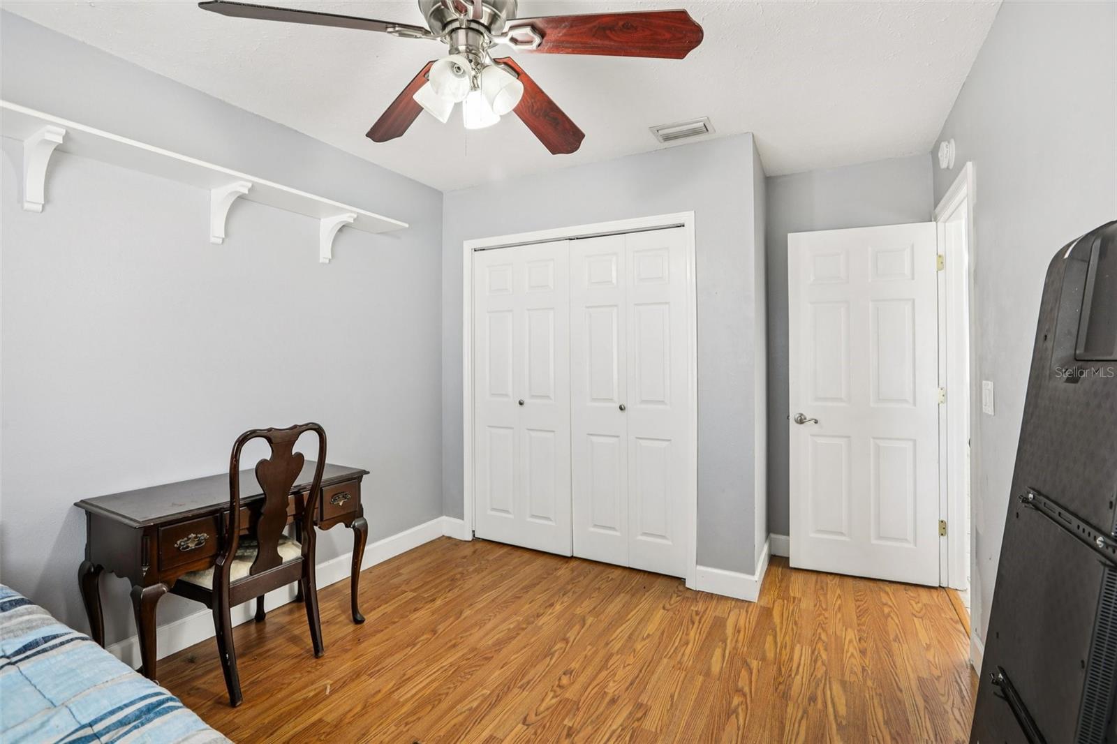 Listing photo id 19 for 4504 Deer Park Place