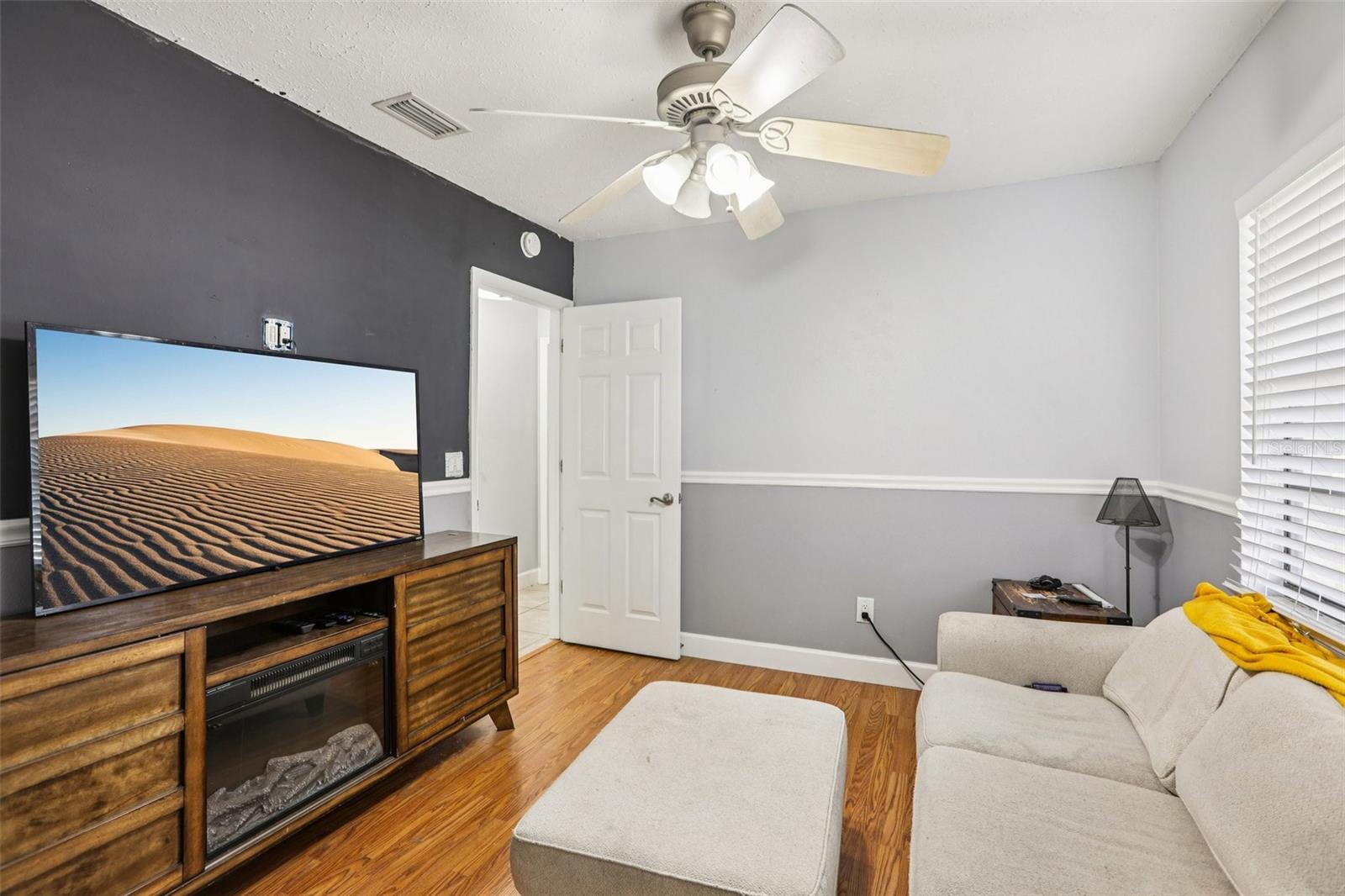 Listing photo id 21 for 4504 Deer Park Place