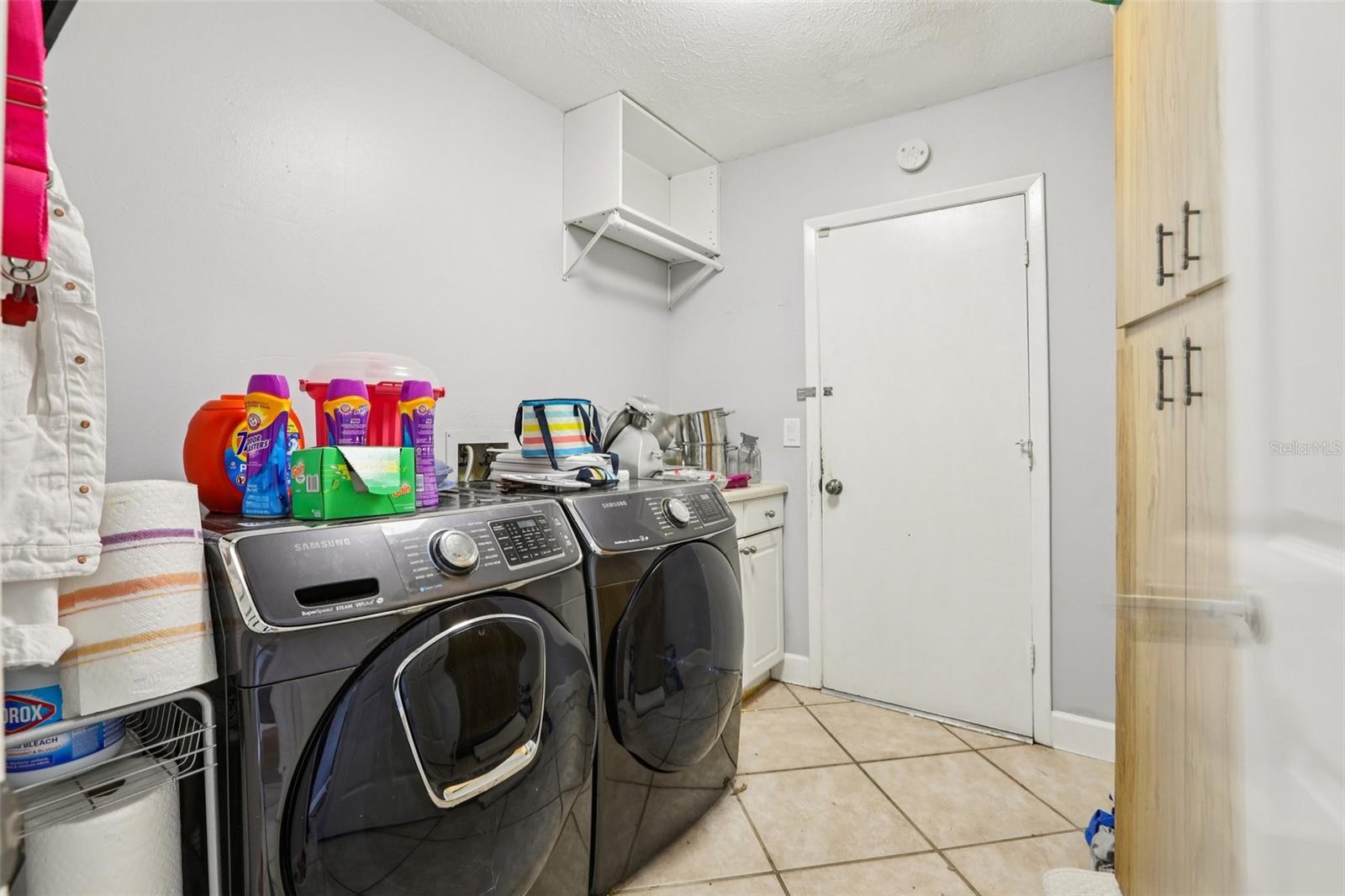 Listing photo id 23 for 4504 Deer Park Place