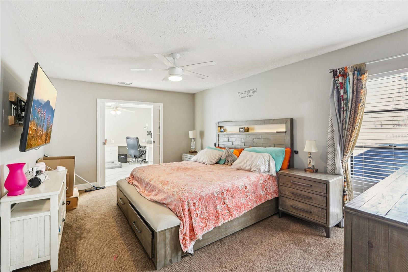 Listing photo id 27 for 4504 Deer Park Place