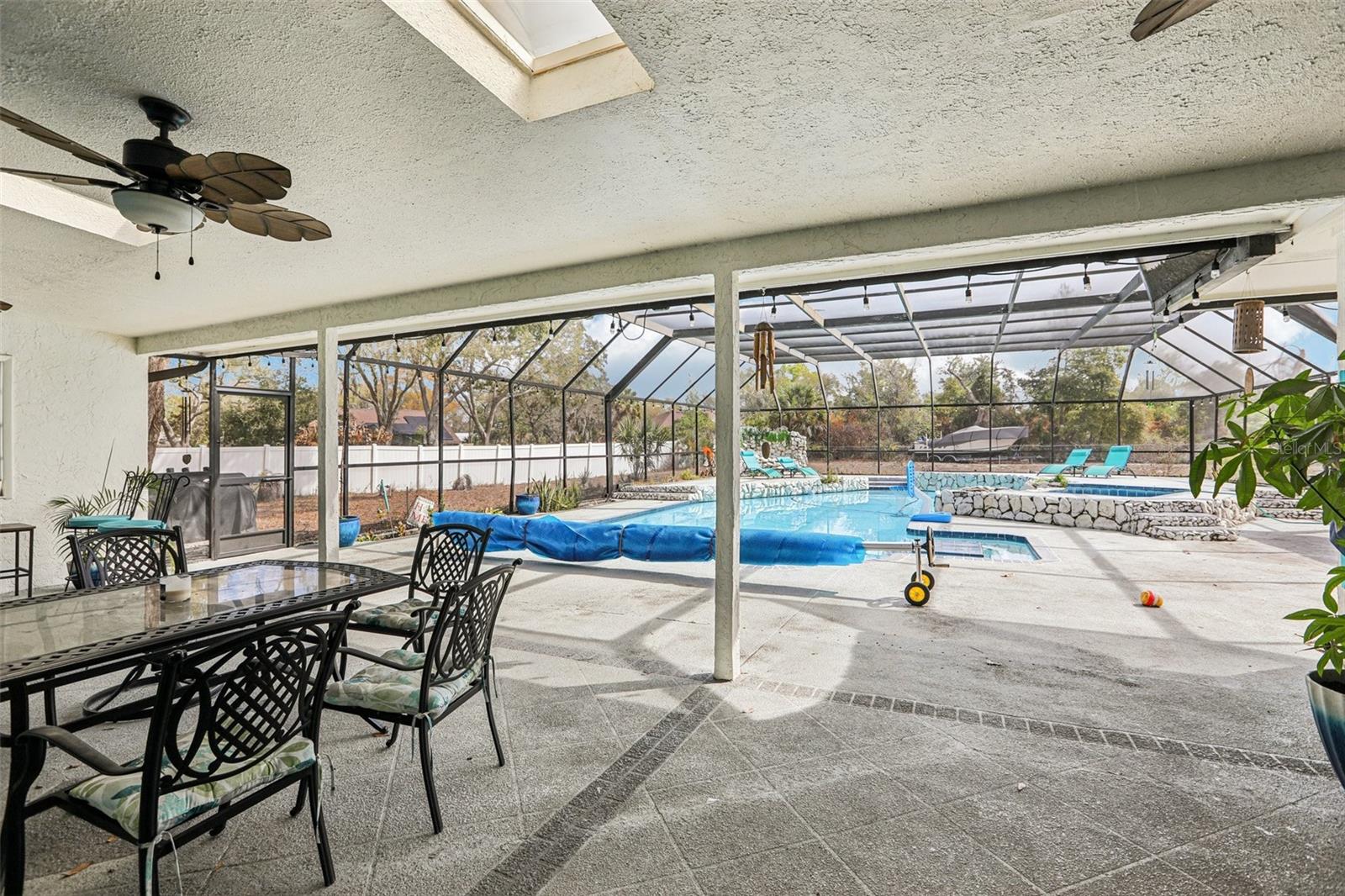 Listing photo id 31 for 4504 Deer Park Place