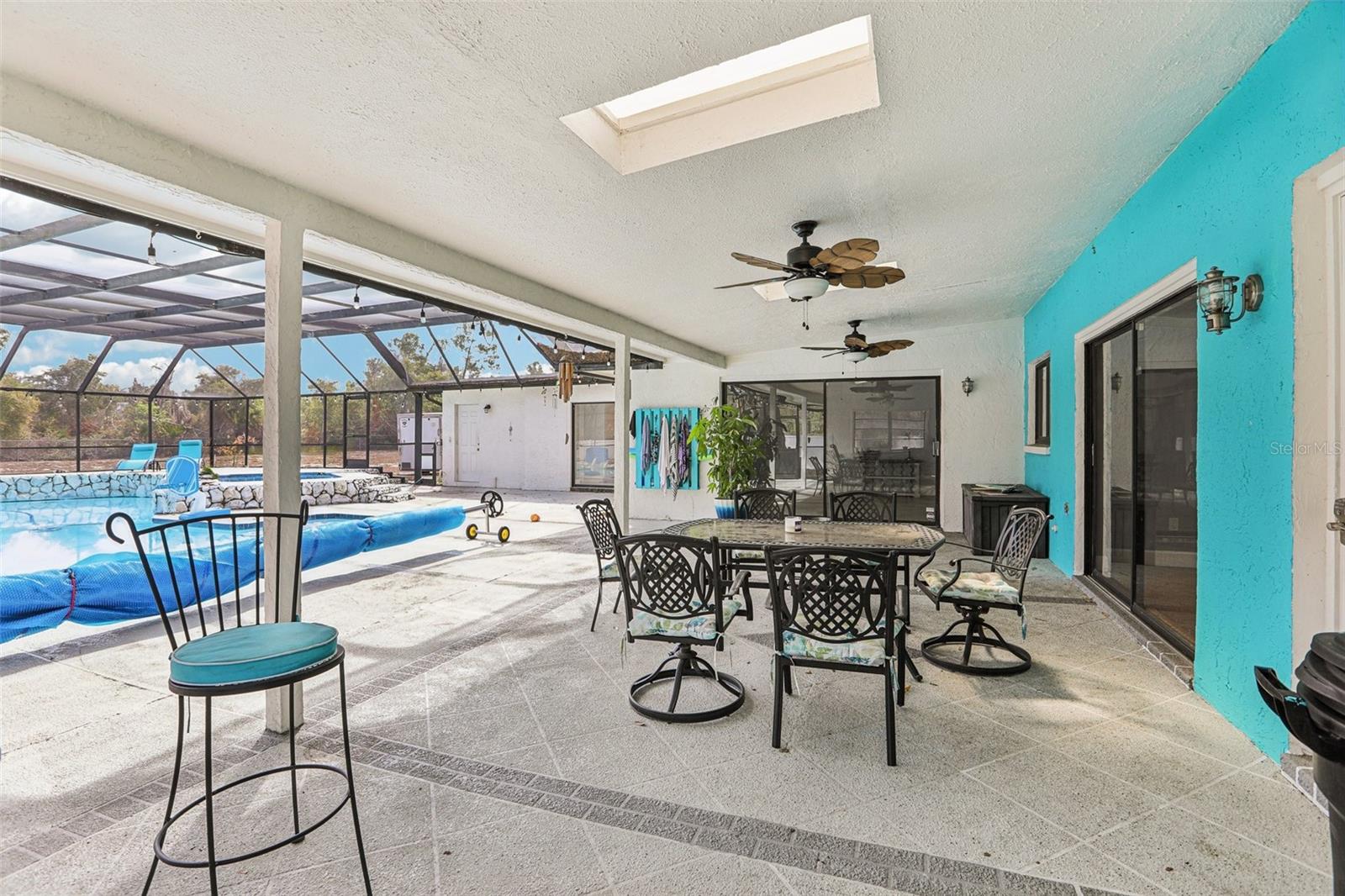 Listing photo id 32 for 4504 Deer Park Place