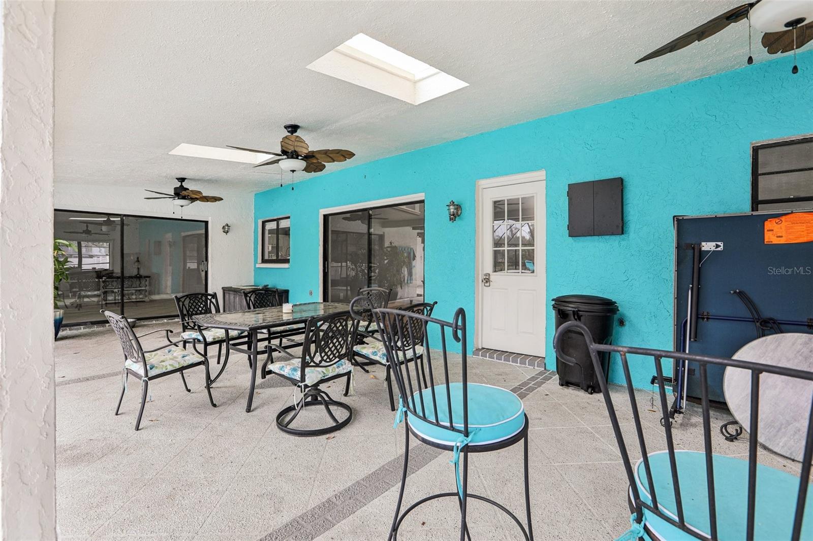 Listing photo id 33 for 4504 Deer Park Place