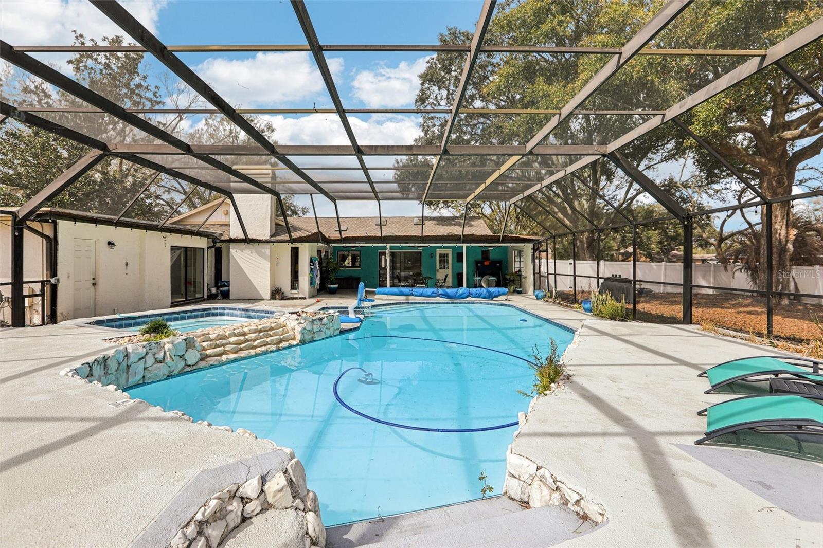 Listing photo id 36 for 4504 Deer Park Place