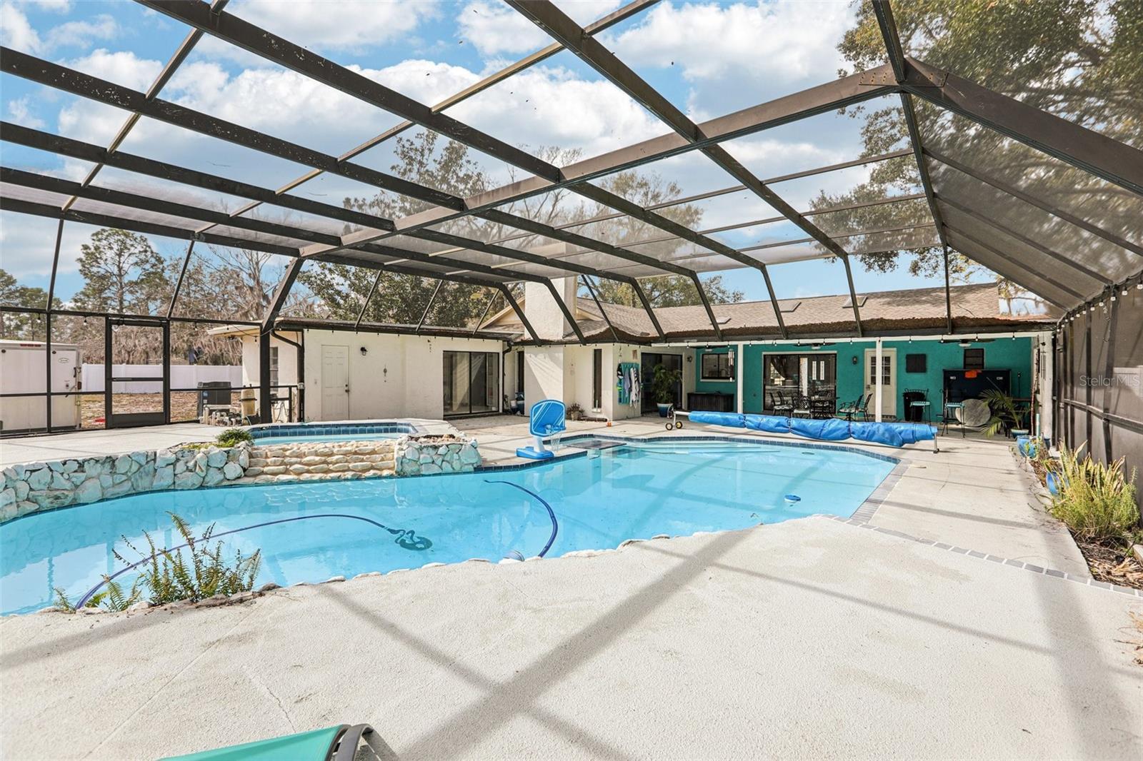 Listing photo id 37 for 4504 Deer Park Place