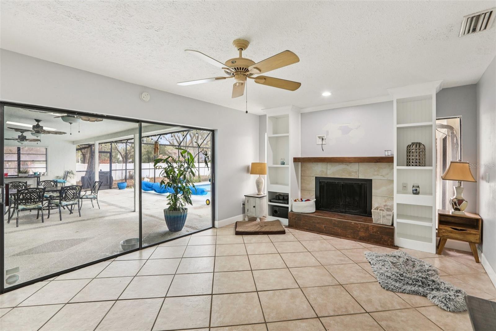 Listing photo id 4 for 4504 Deer Park Place