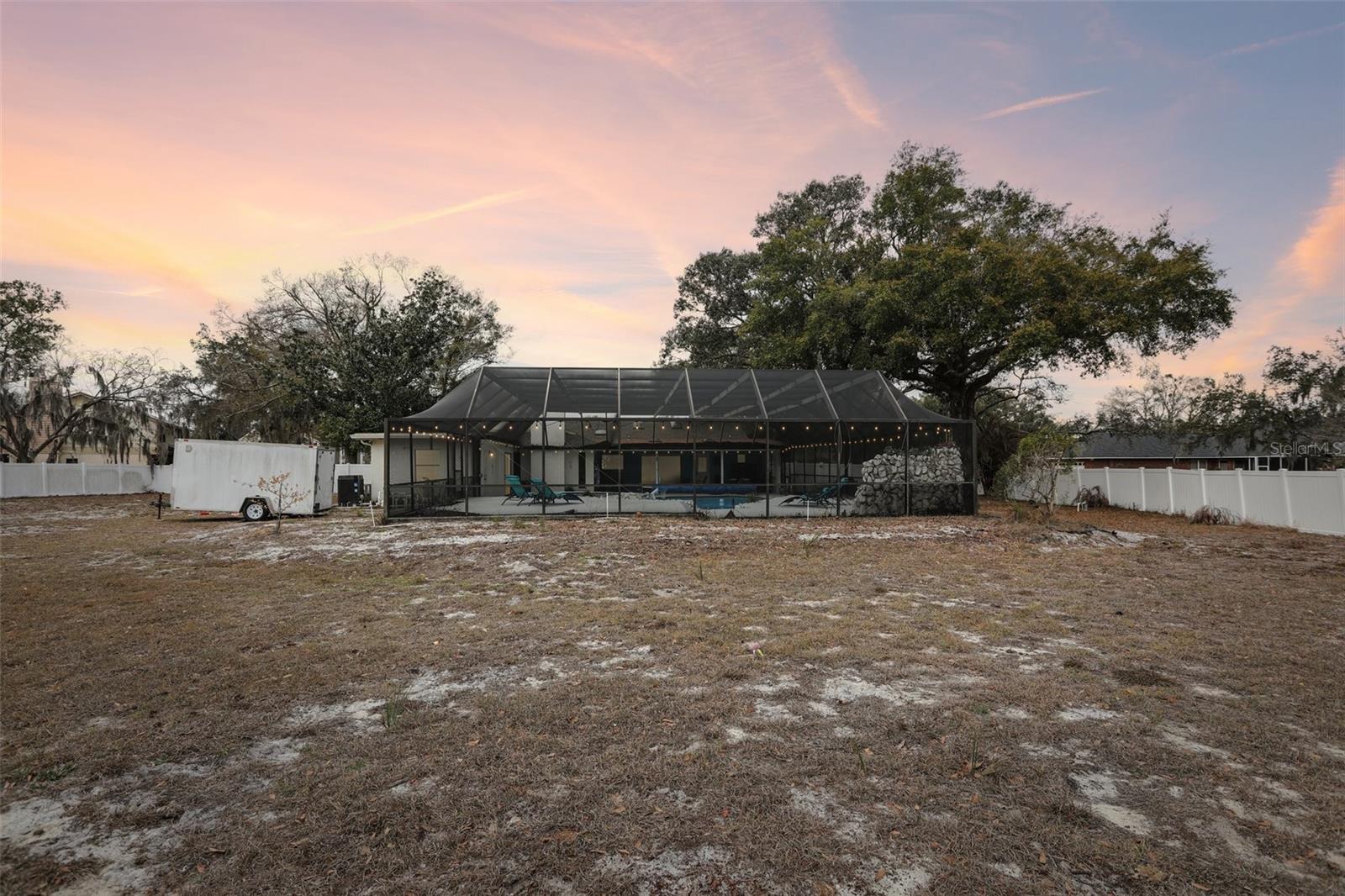 Listing photo id 64 for 4504 Deer Park Place