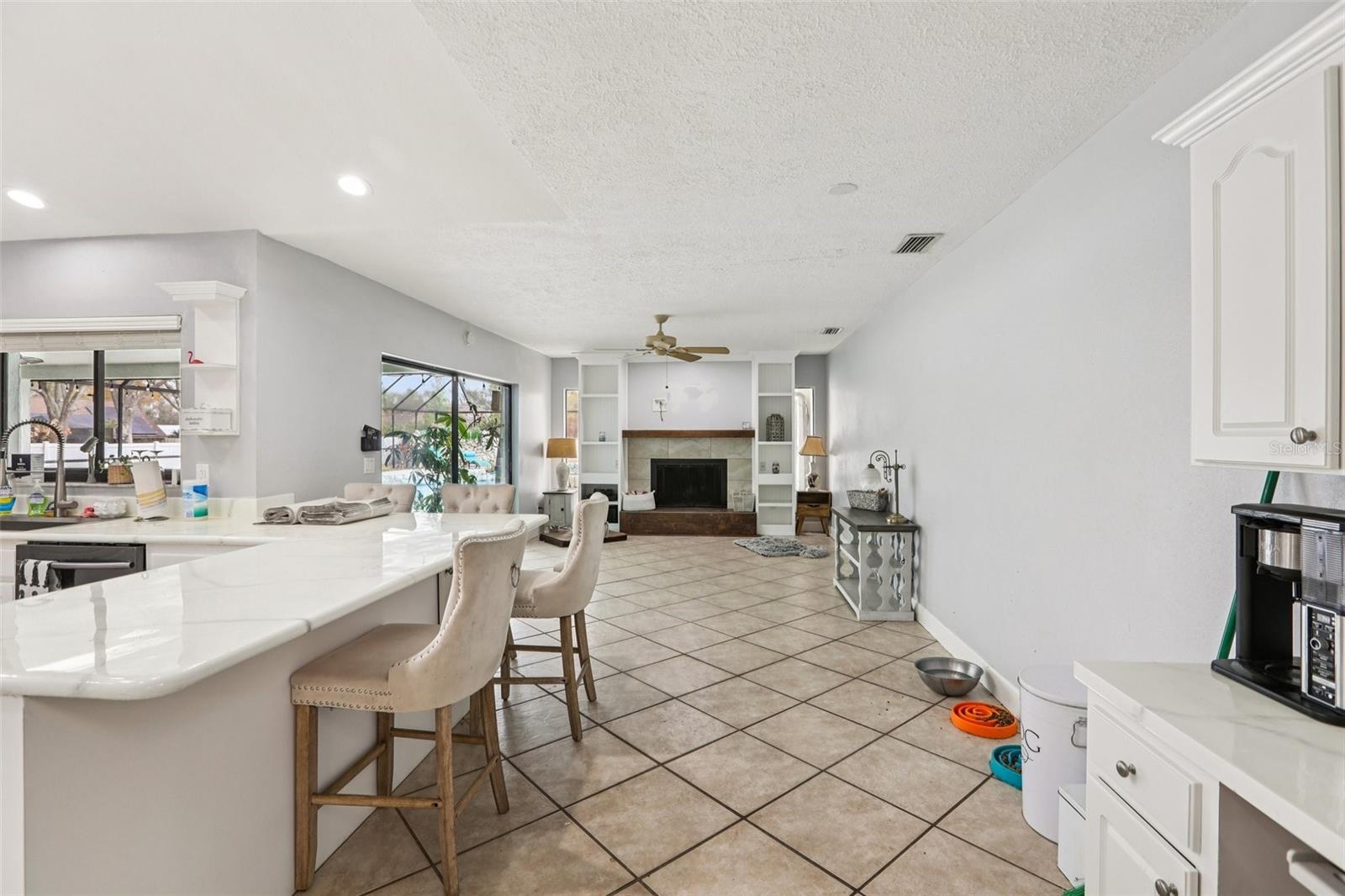 Listing photo id 5 for 4504 Deer Park Place