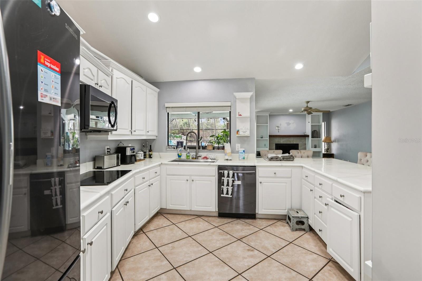 Listing photo id 6 for 4504 Deer Park Place