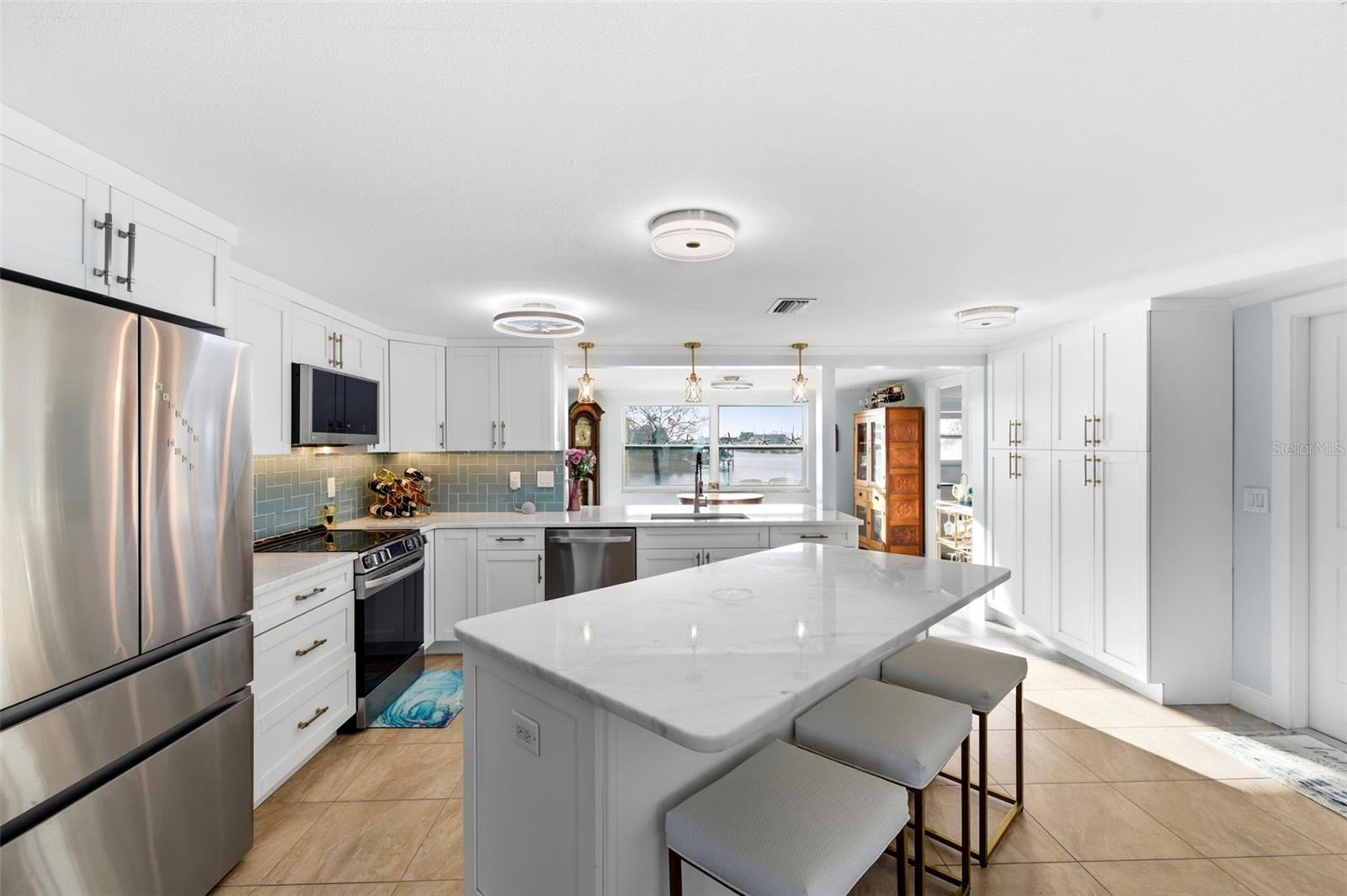 Listing photo id 8 for 12913 1st Isle