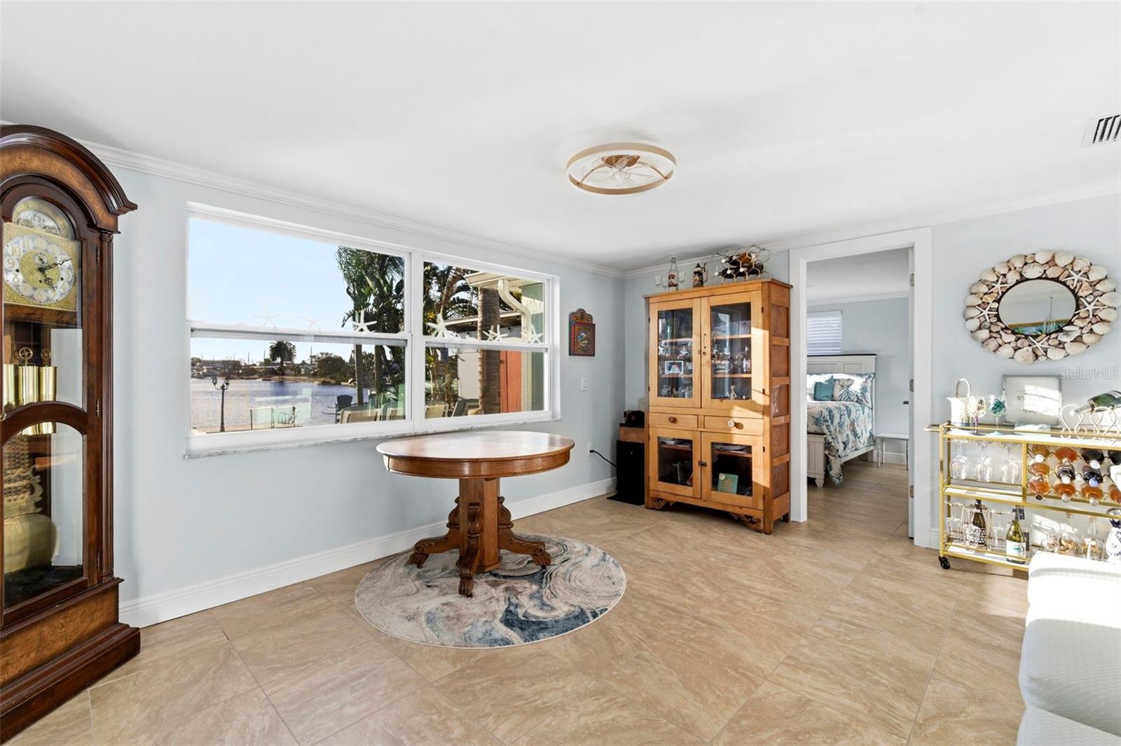 Listing photo id 9 for 12913 1st Isle