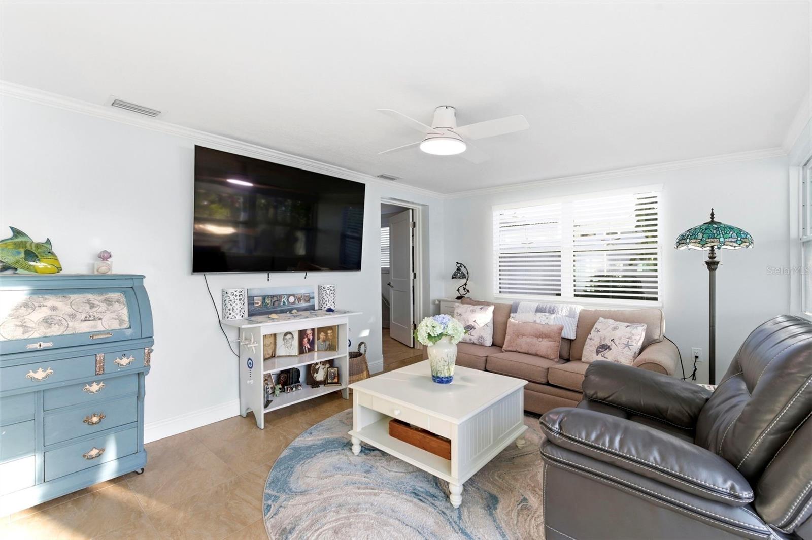 Listing photo id 11 for 12913 1st Isle