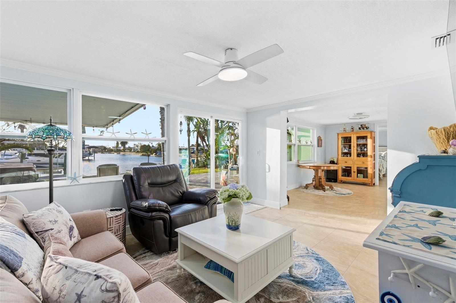 Listing photo id 12 for 12913 1st Isle