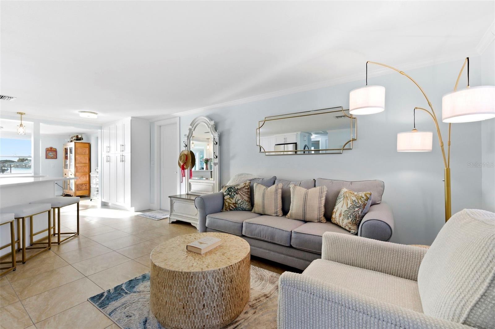 Listing photo id 2 for 12913 1st Isle