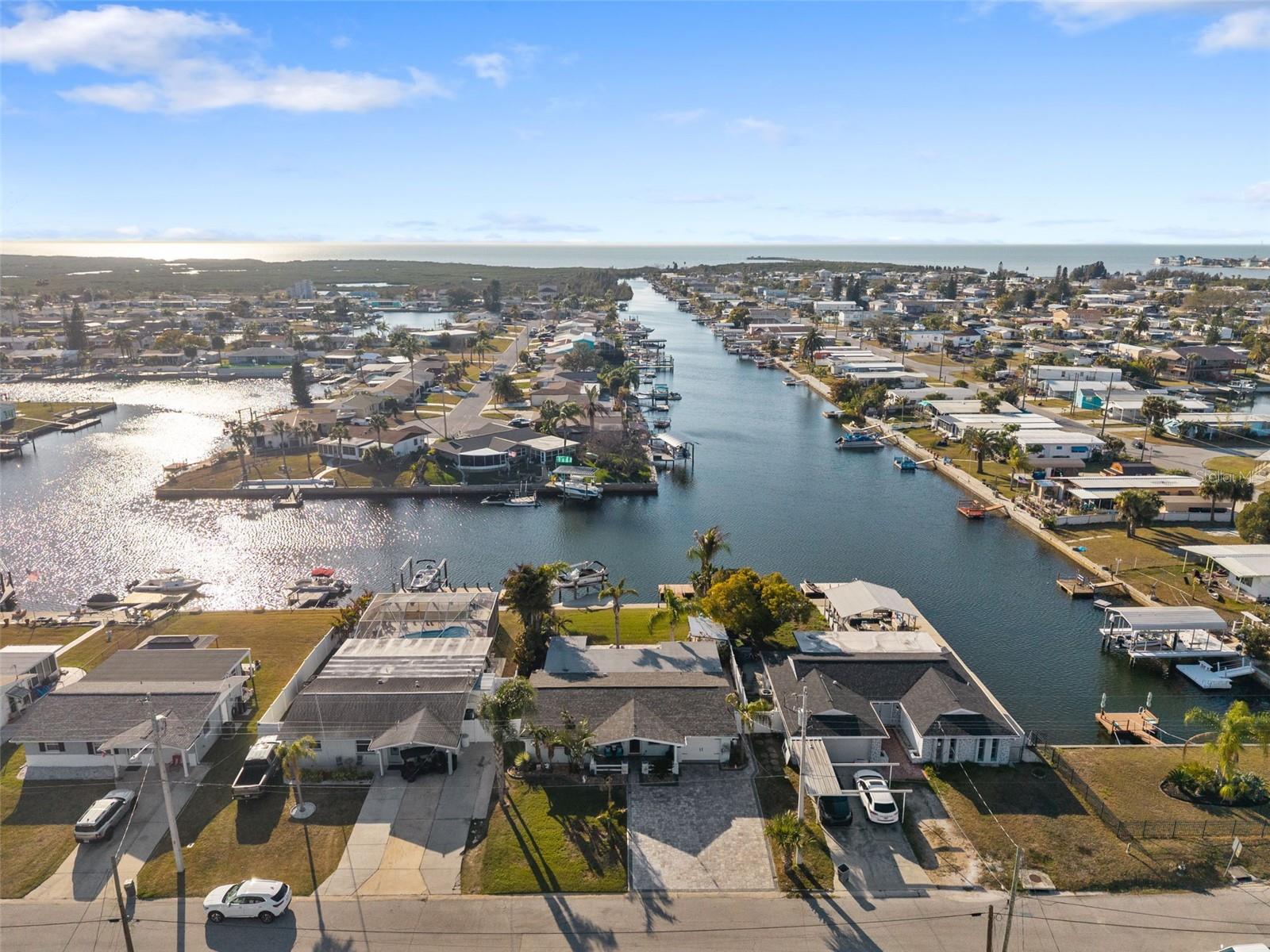 Listing photo id 39 for 12913 1st Isle