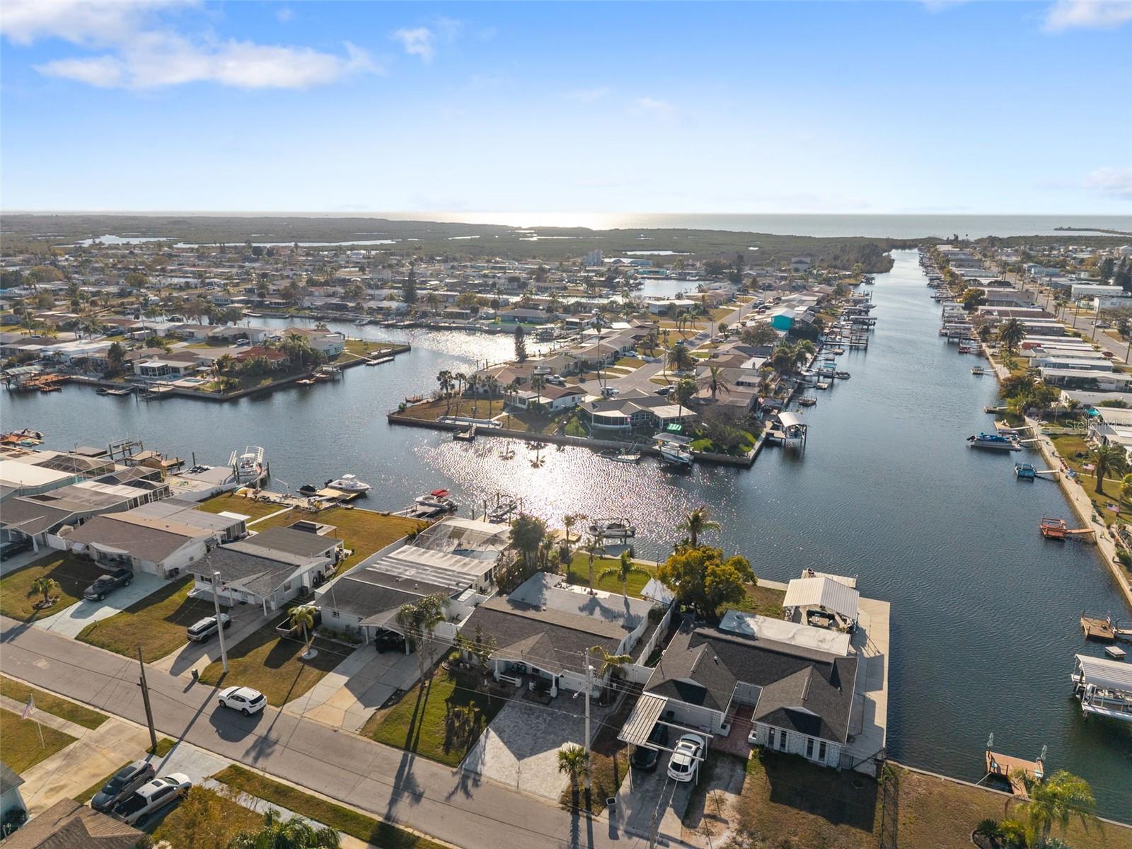 Listing photo id 40 for 12913 1st Isle