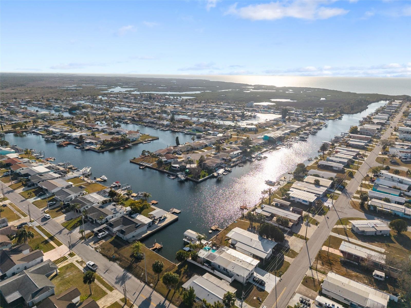 Listing photo id 41 for 12913 1st Isle