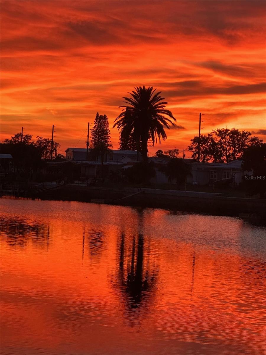 Listing photo id 43 for 12913 1st Isle