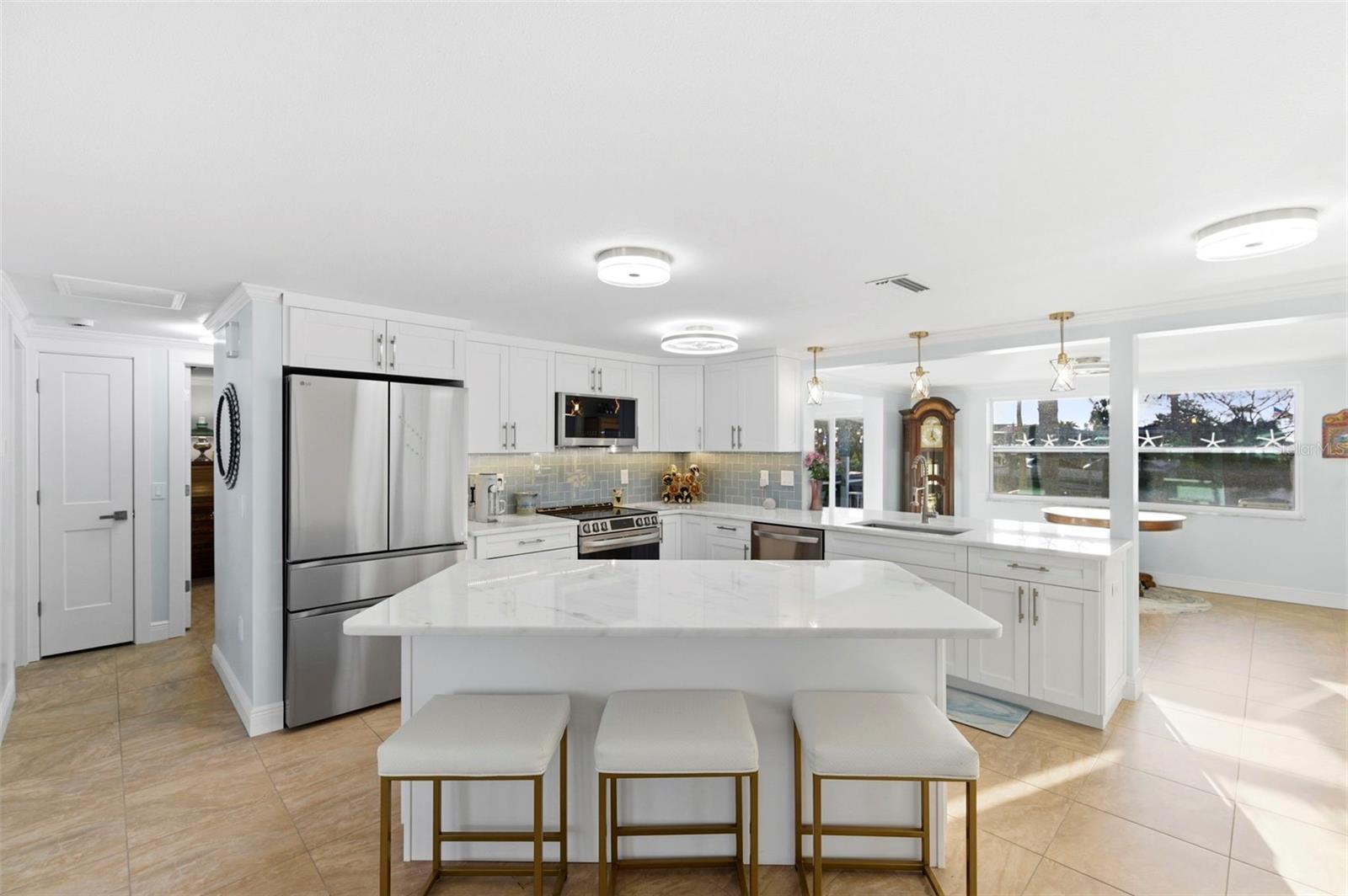 Listing photo id 6 for 12913 1st Isle