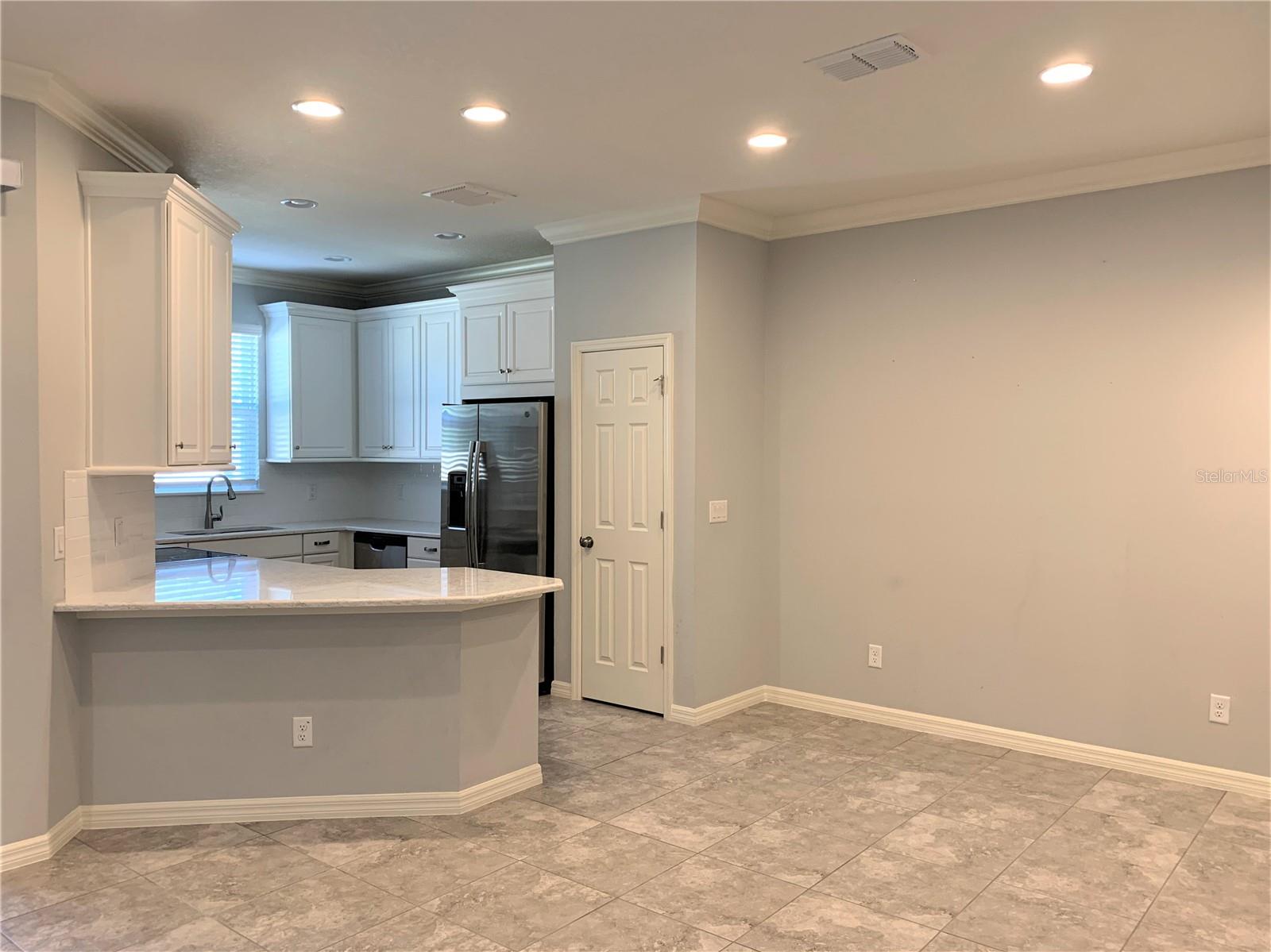 Image 5 of 23 For 1073 Amber Leaf Trail