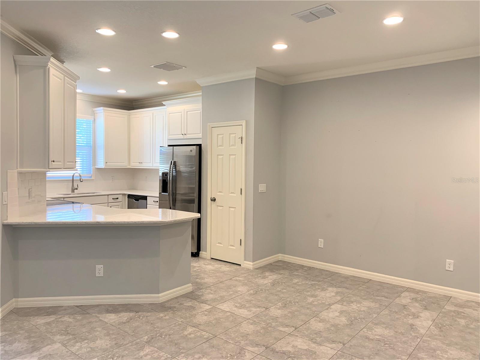 Image 8 of 23 For 1073 Amber Leaf Trail