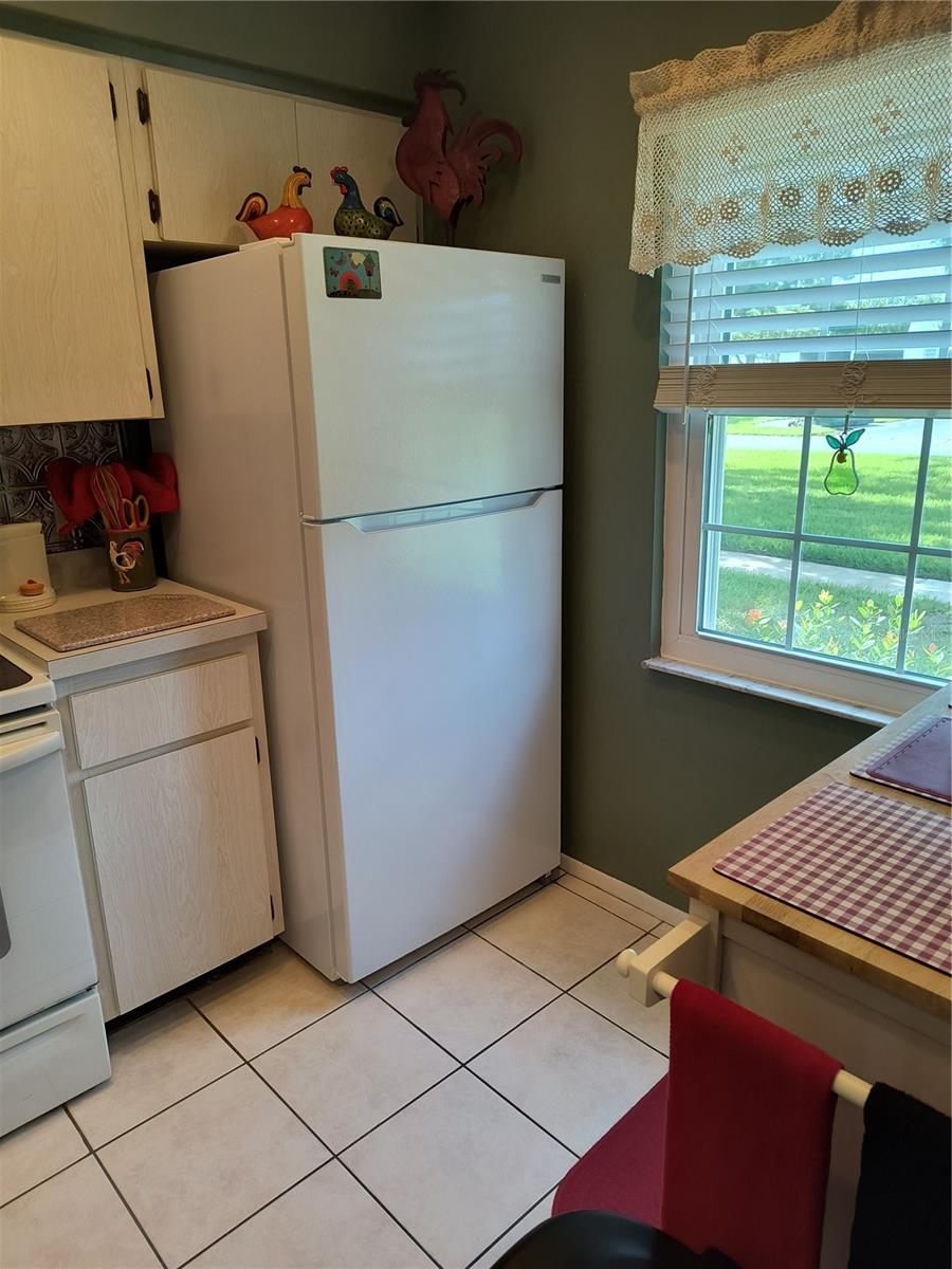 Listing photo id 9 for 4653 Lake Villa Drive B