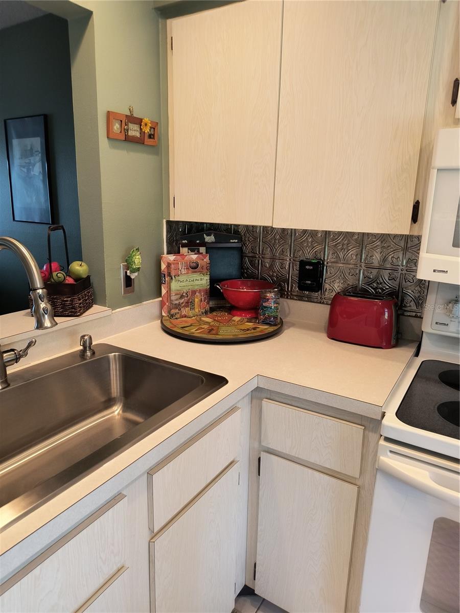 Listing photo id 10 for 4653 Lake Villa Drive B