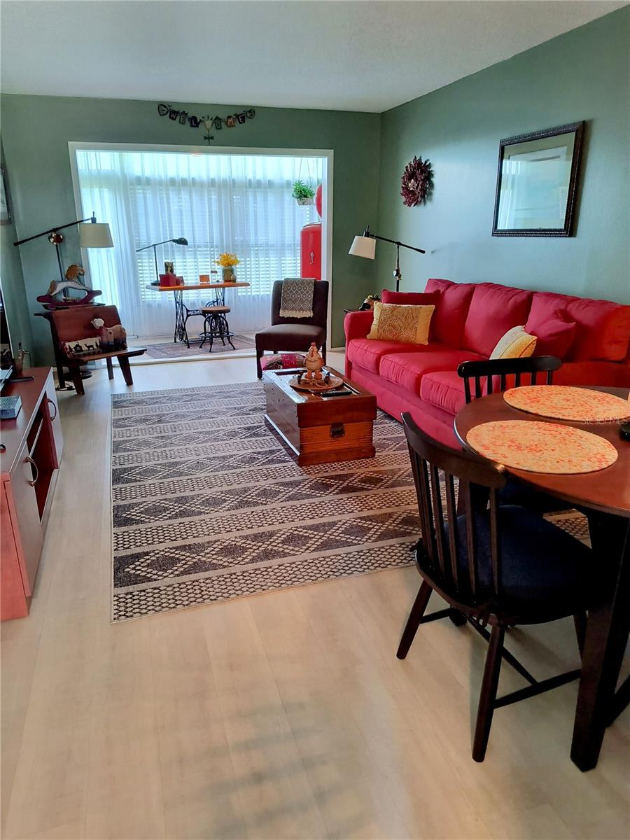 Listing photo id 3 for 4653 Lake Villa Drive B