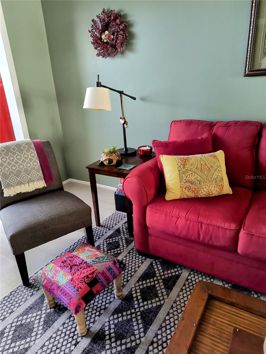 Listing photo id 5 for 4653 Lake Villa Drive B