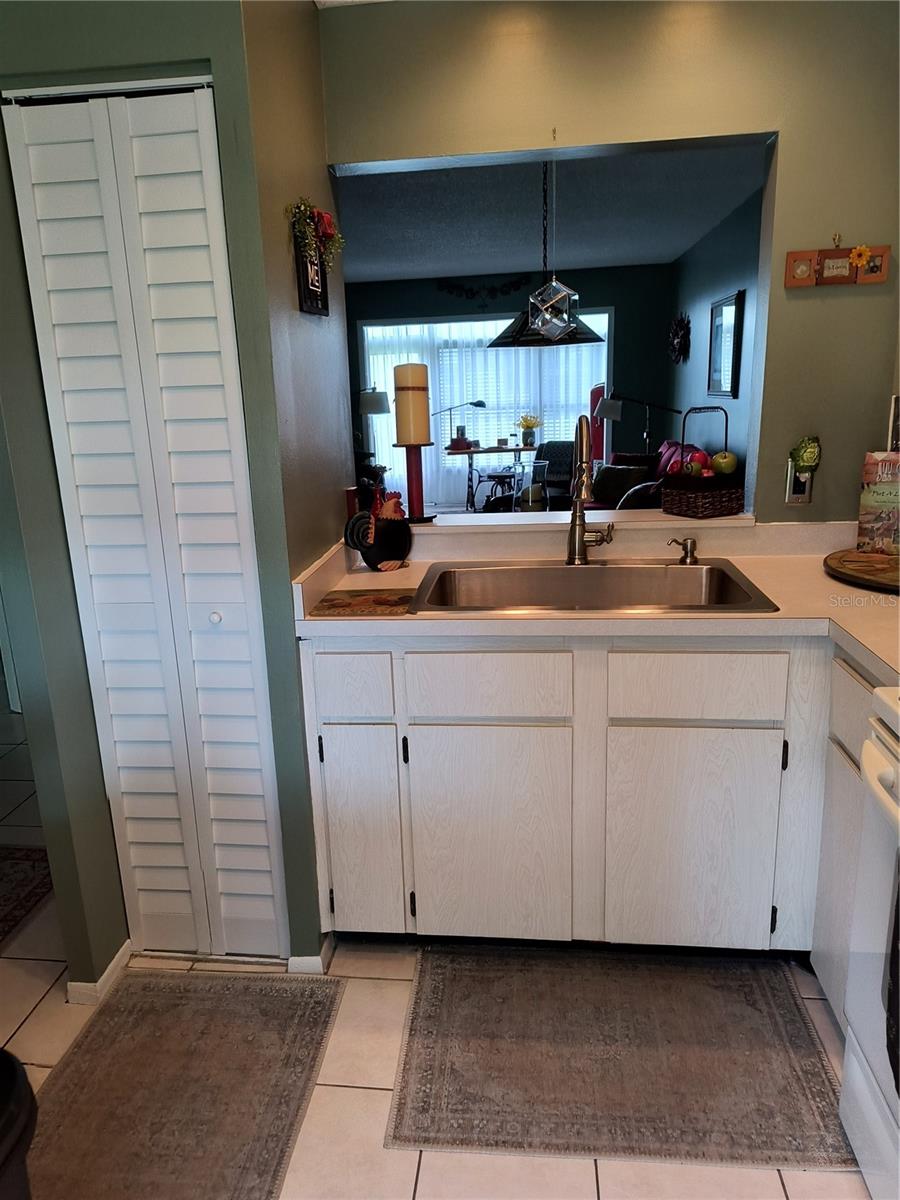 Listing photo id 7 for 4653 Lake Villa Drive B