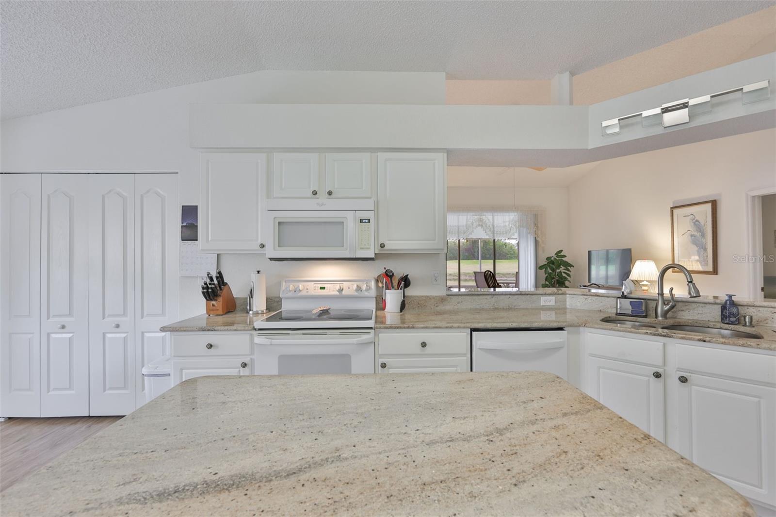 Image 18 of 98 For 917 Villeroy Greens Drive 72