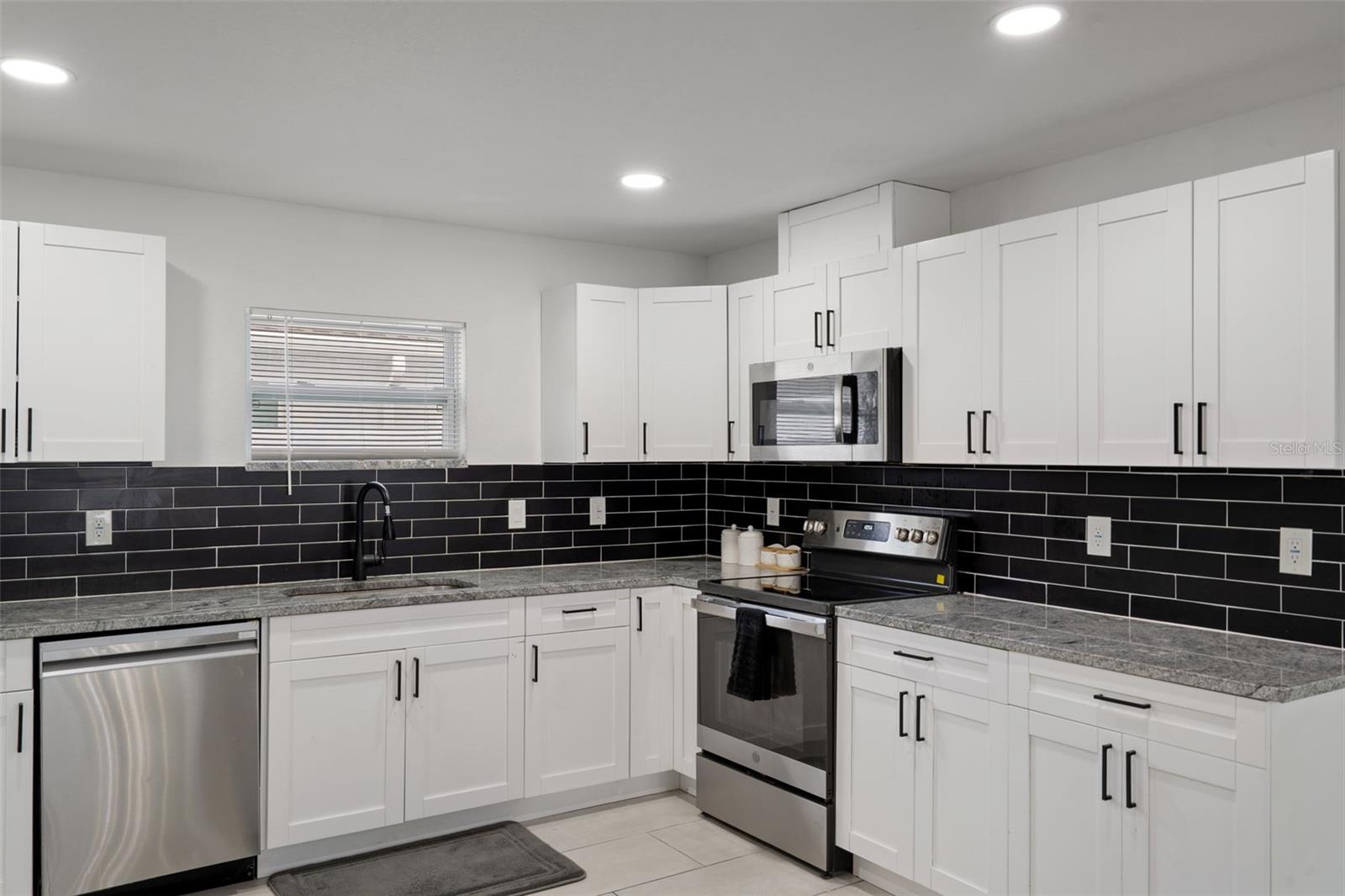 Image 11 of 23 For 5106 Pacific Avenue