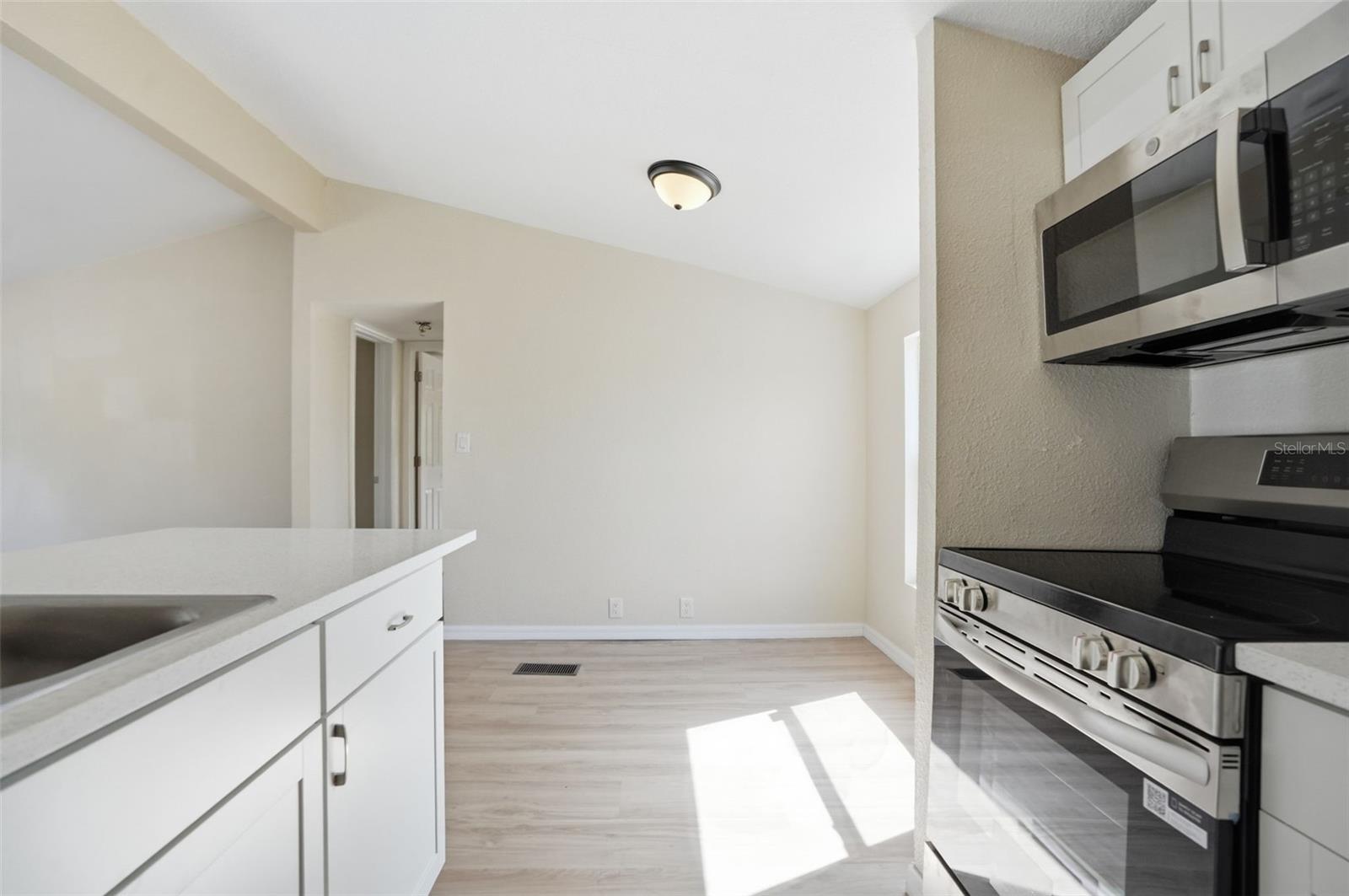 Image 14 of 34 For 3948 Klett Path